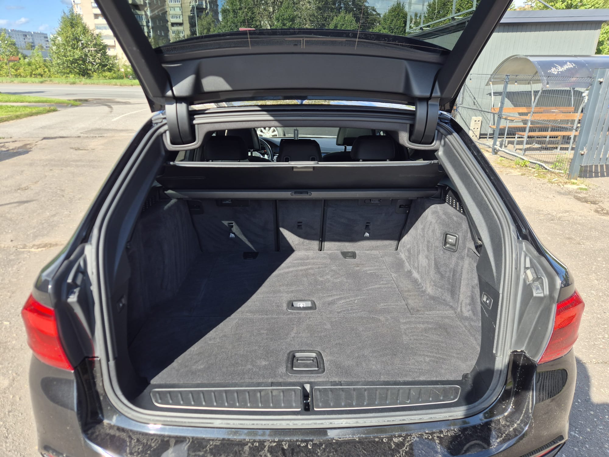 Car image 10