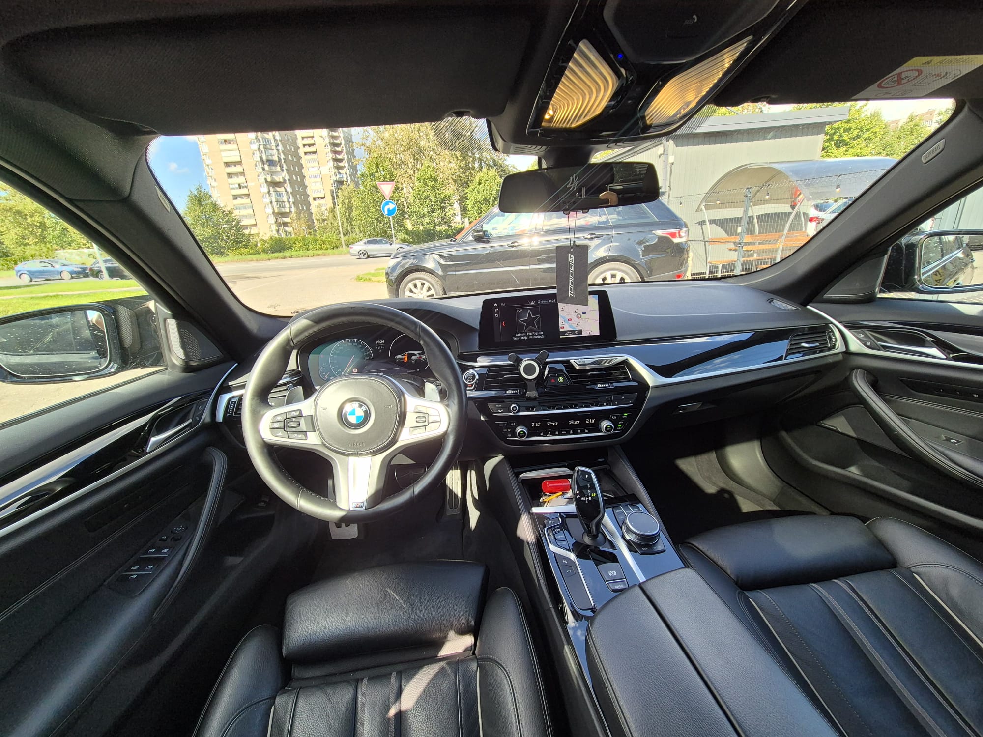 Car image 12