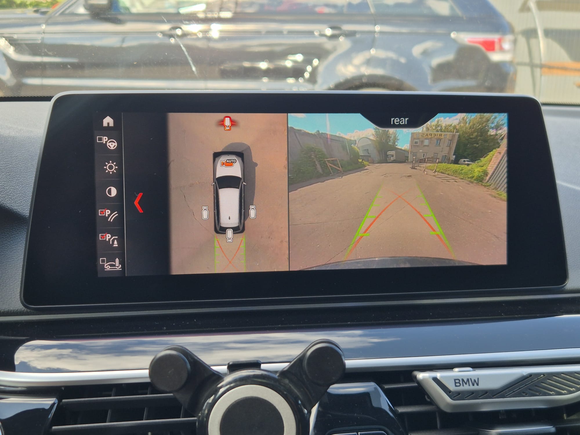 Car image 19