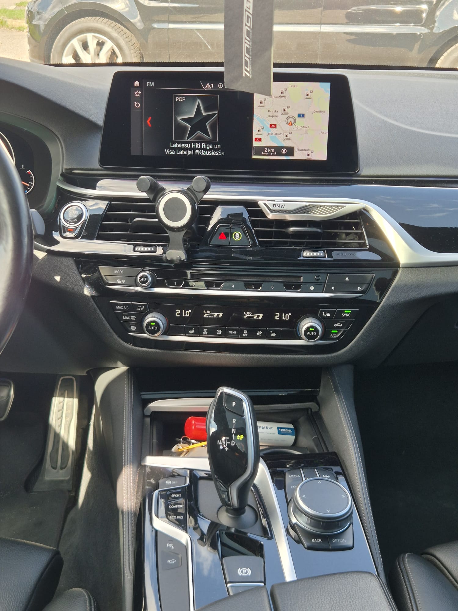 Car image 21