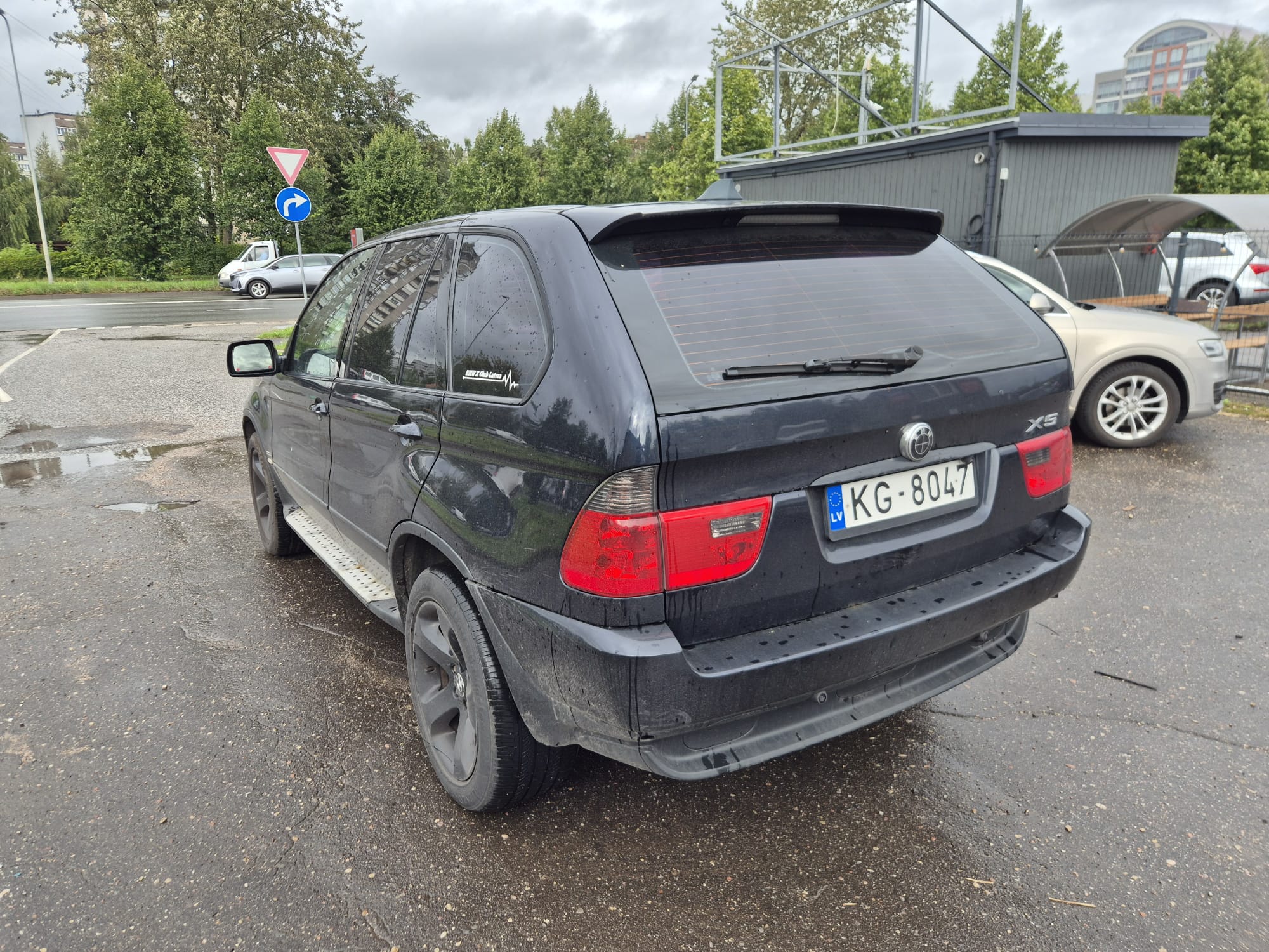 Car image 8