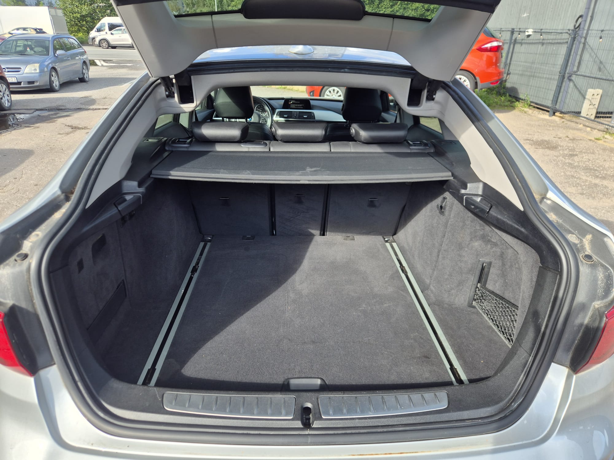 Car image 13
