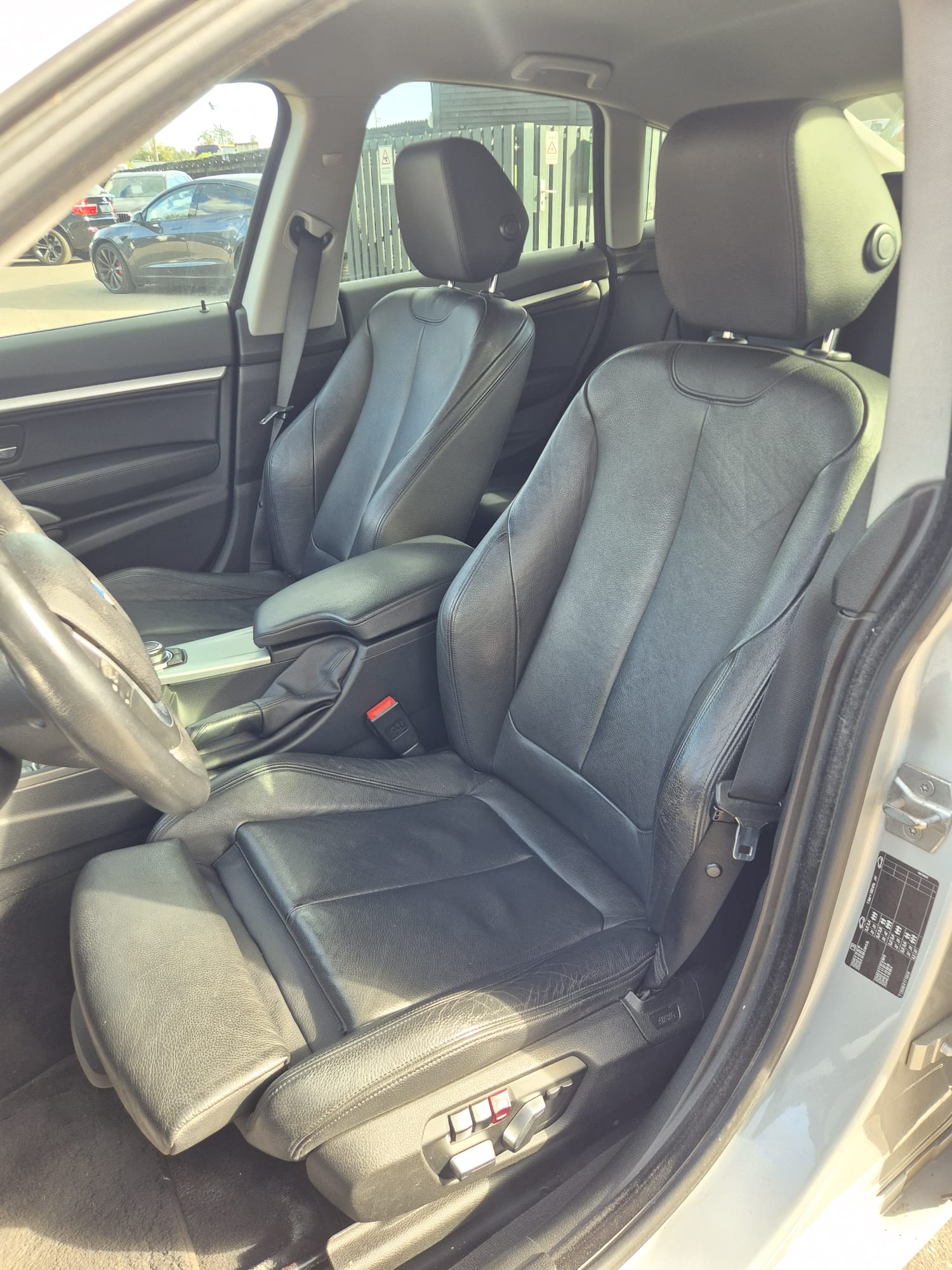 Car image 15