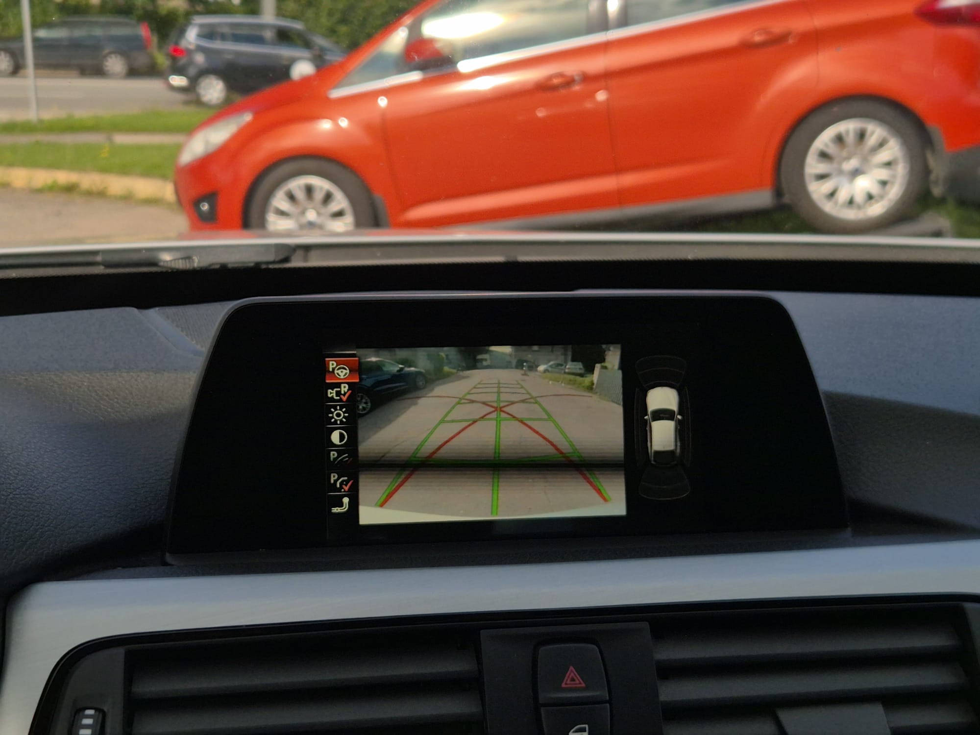Car image 17