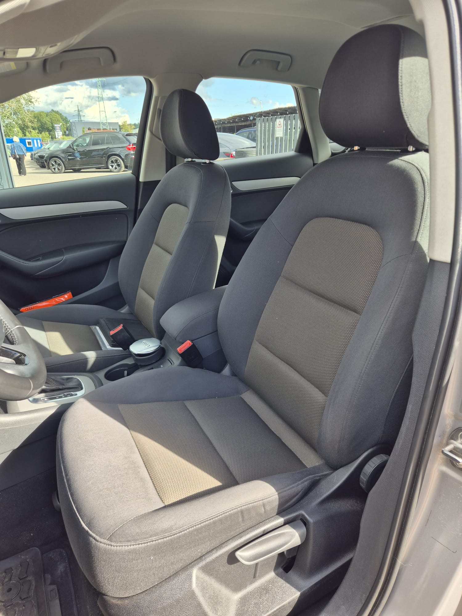 Car image 13