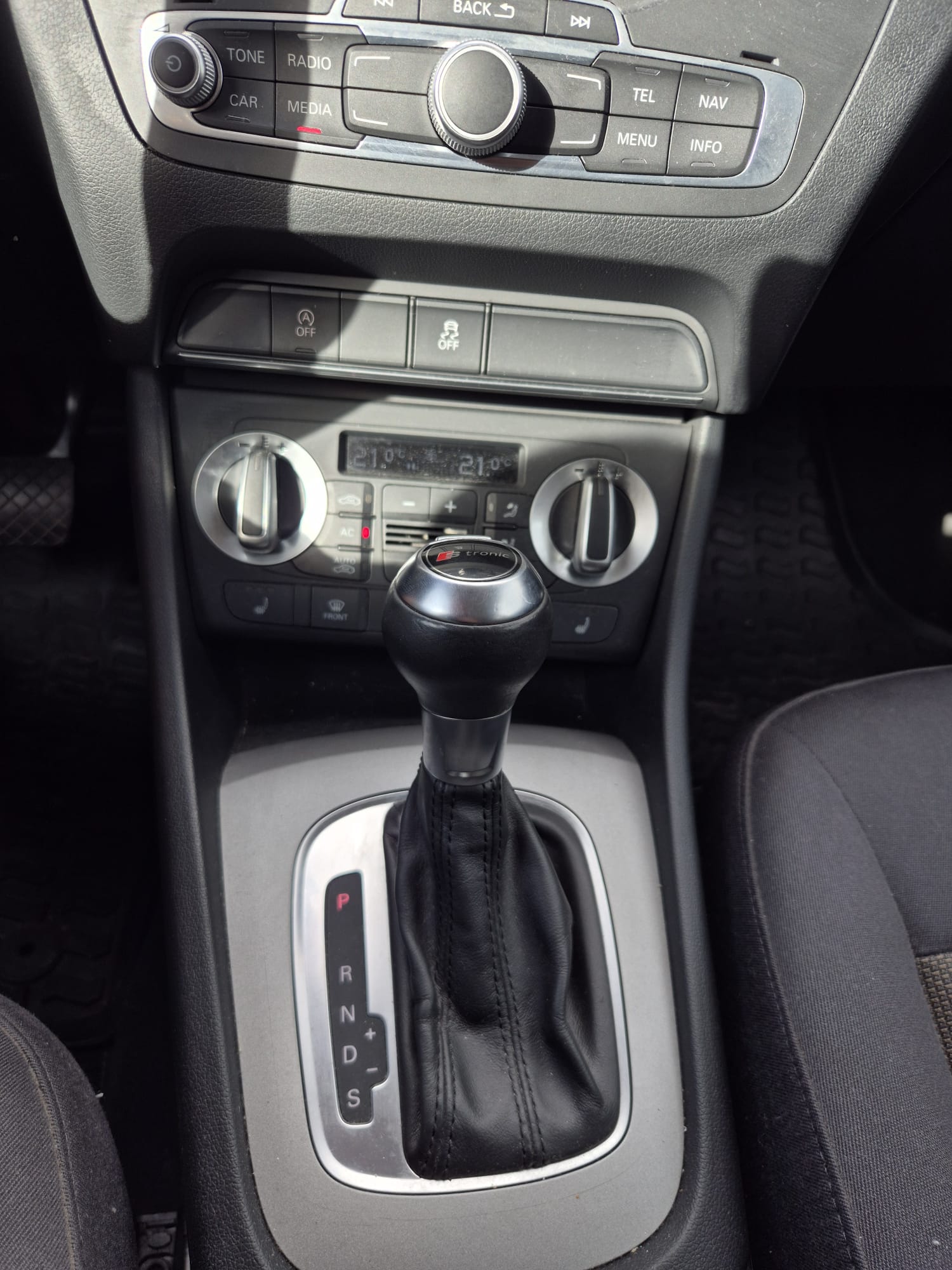 Car image 14