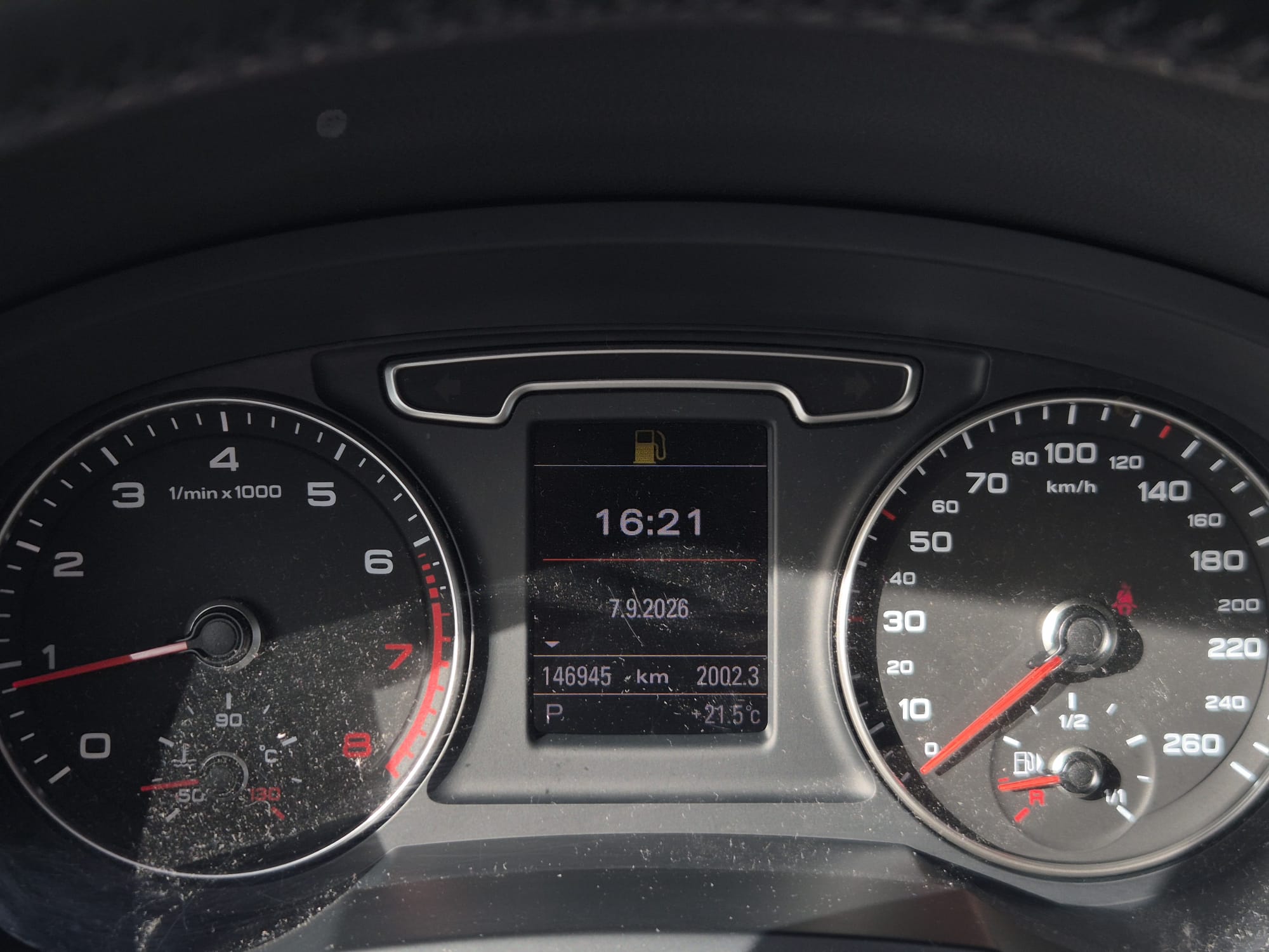 Car image 17
