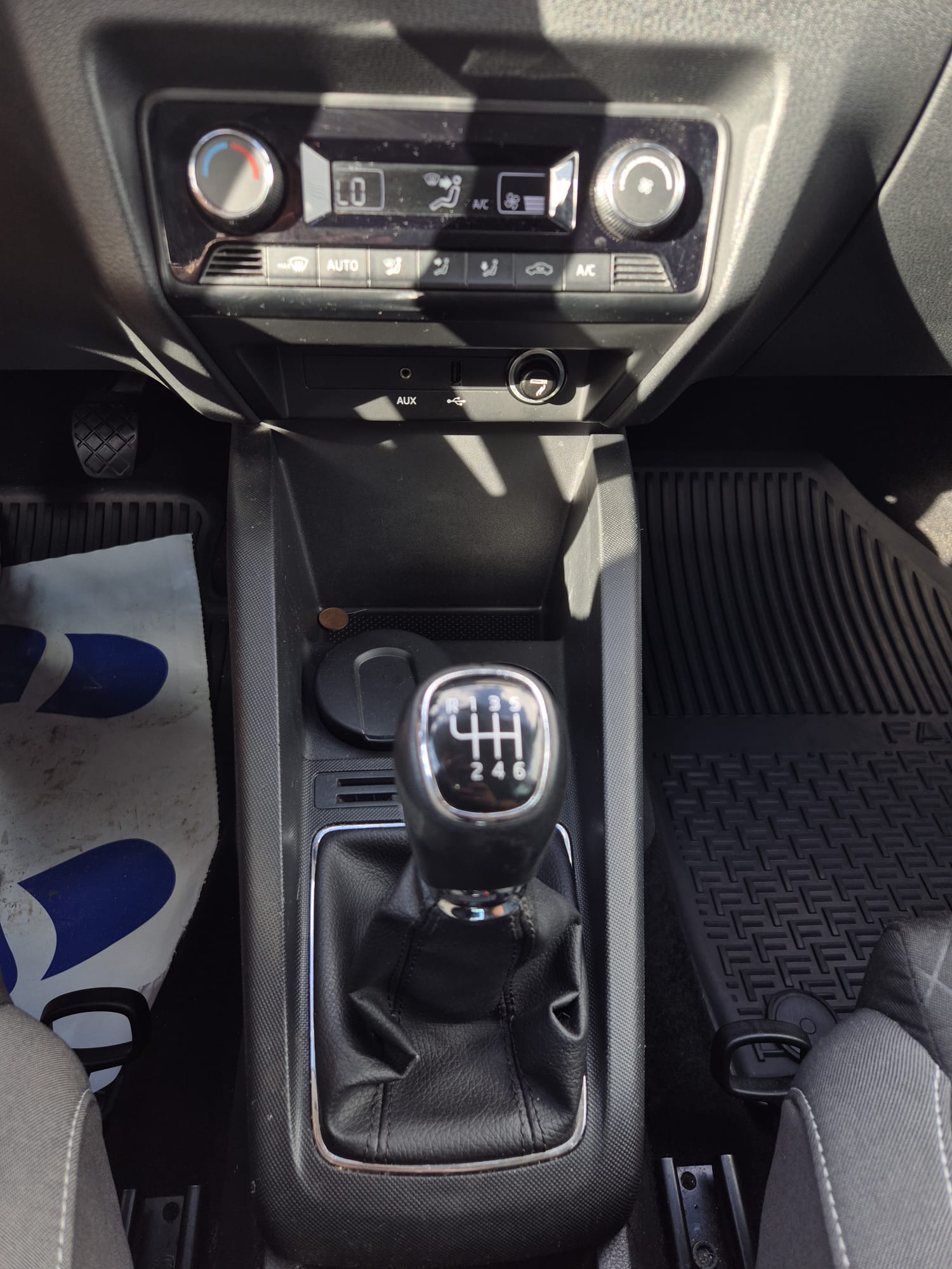 Car image 14