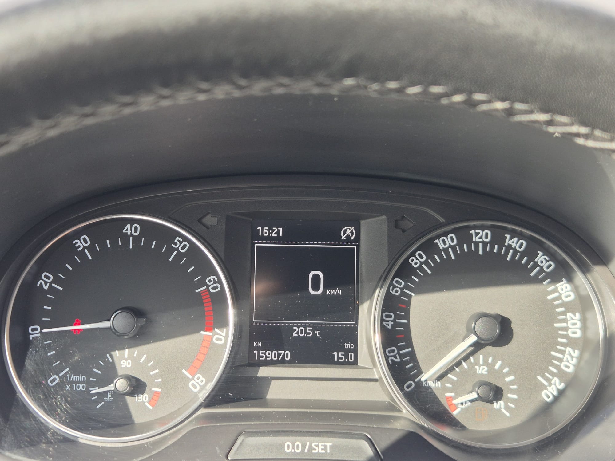 Car image 17