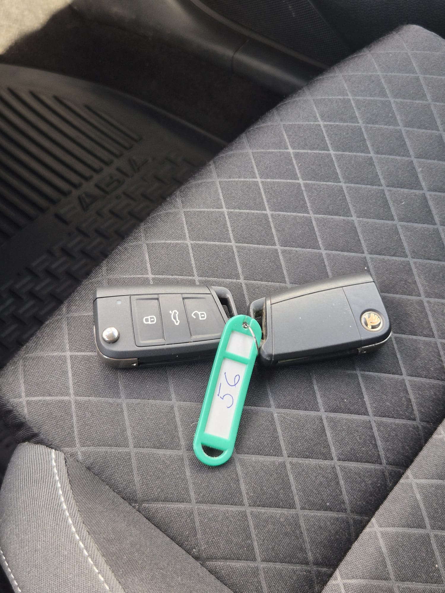 Car image 19
