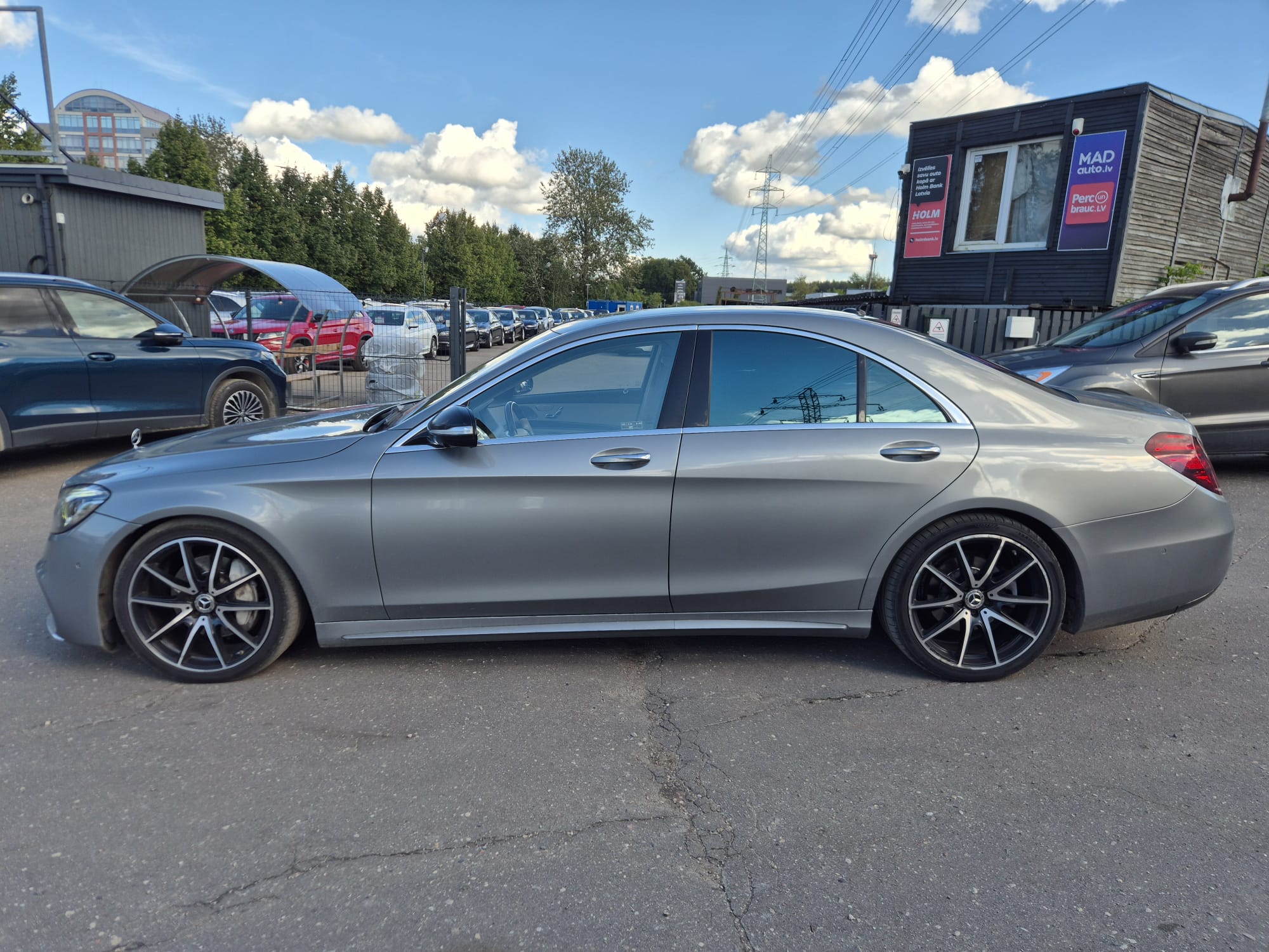 Car image 9