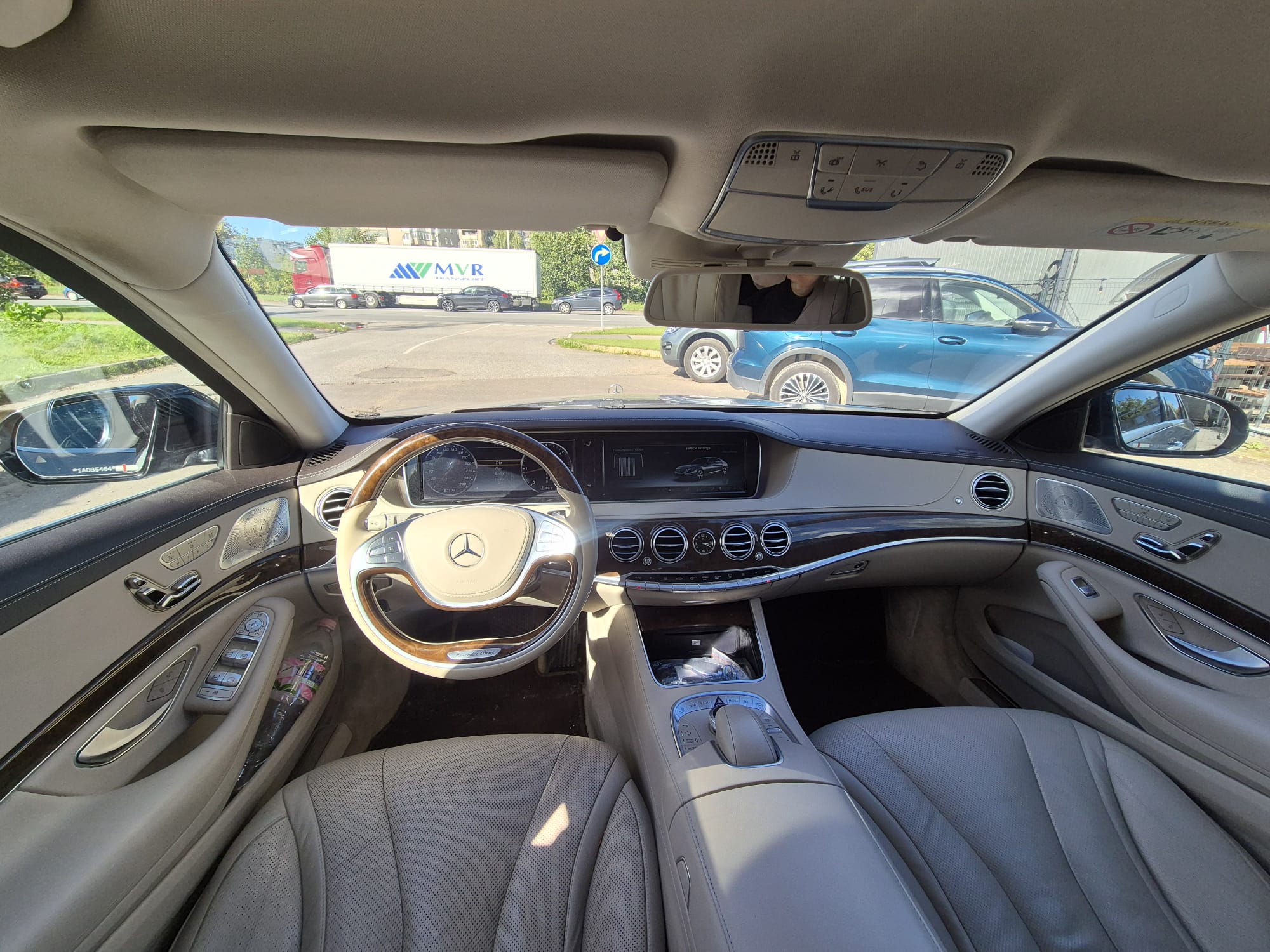 Car image 13