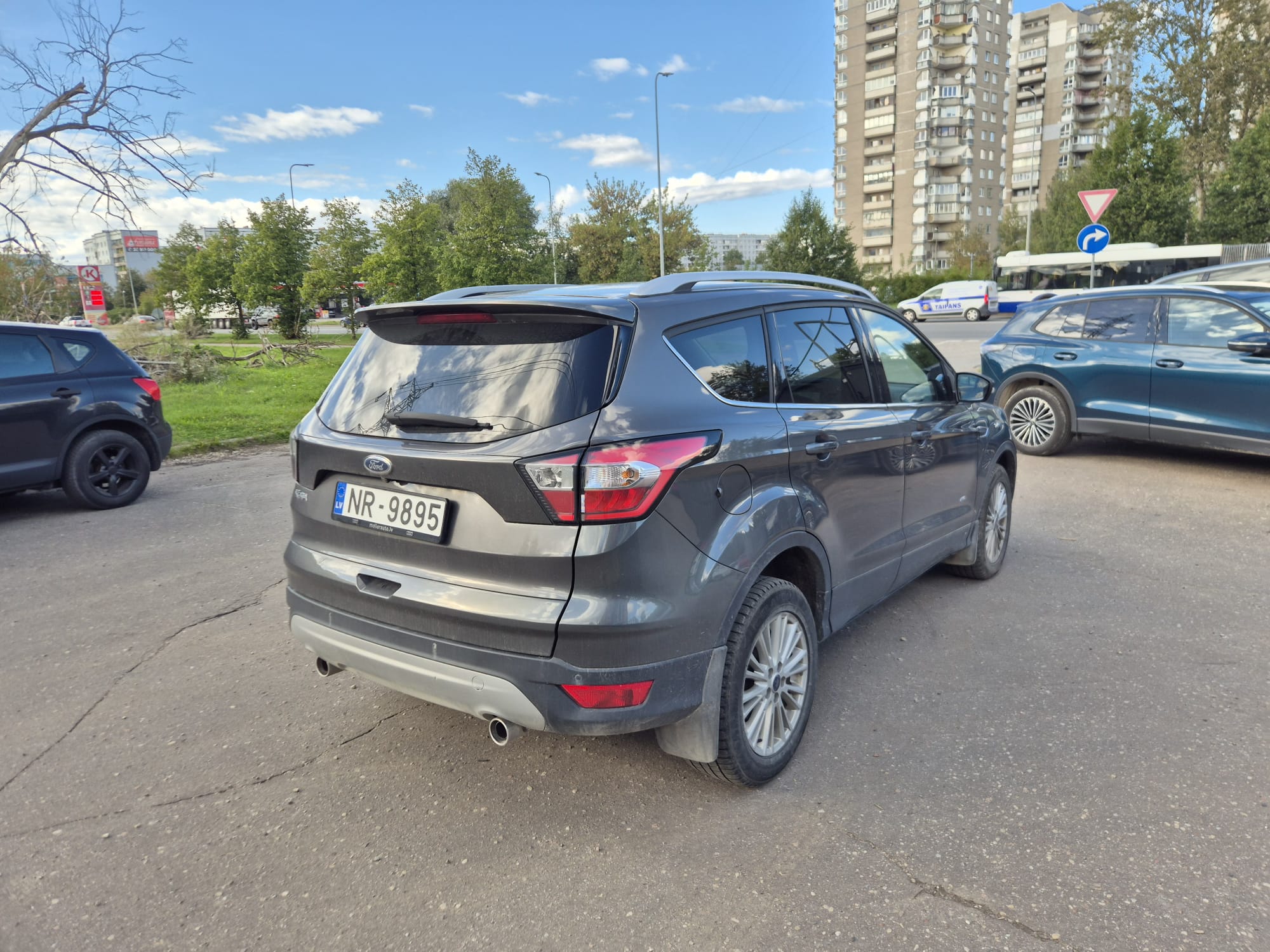 Car image 6