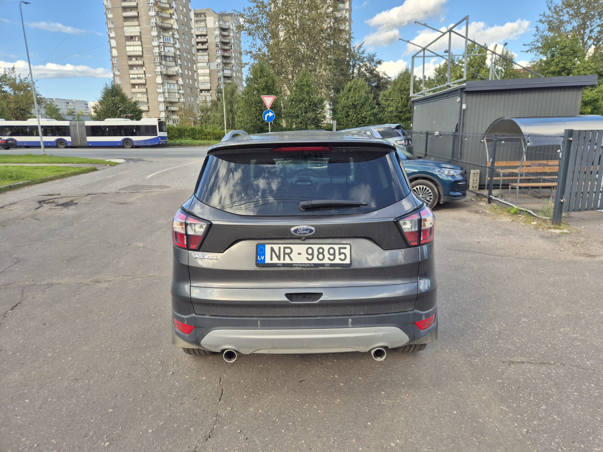 Car image 7