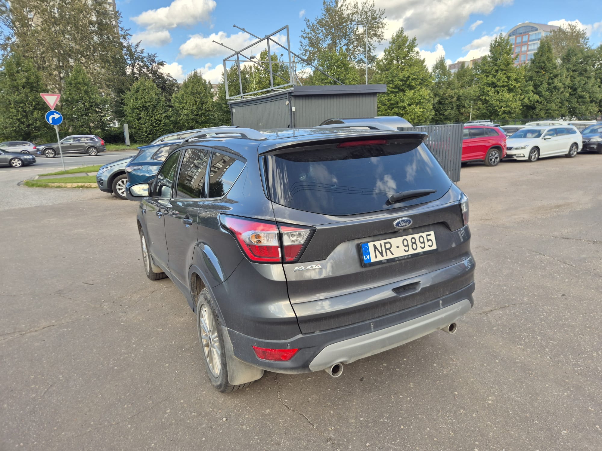 Car image 8