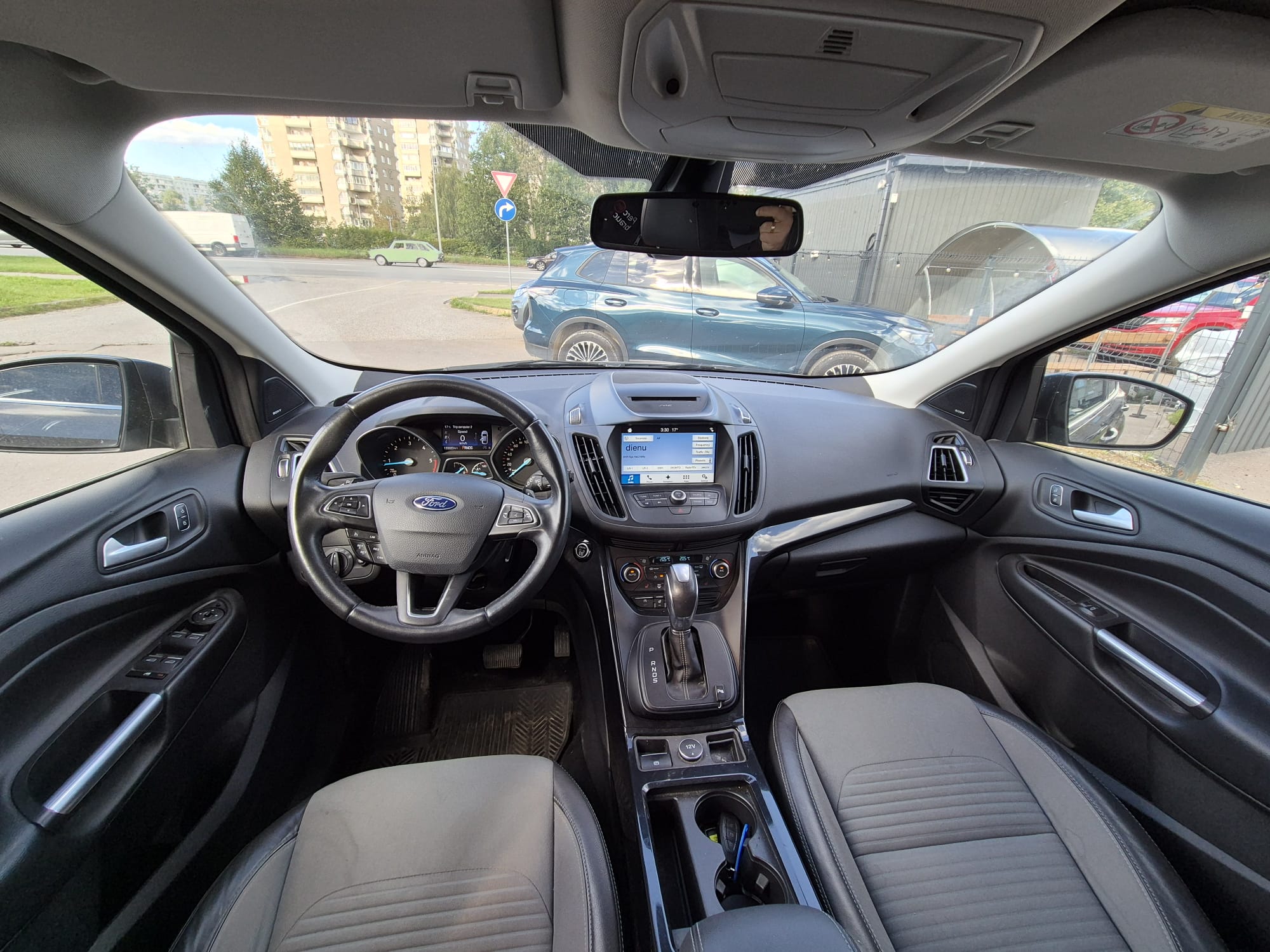 Car image 10