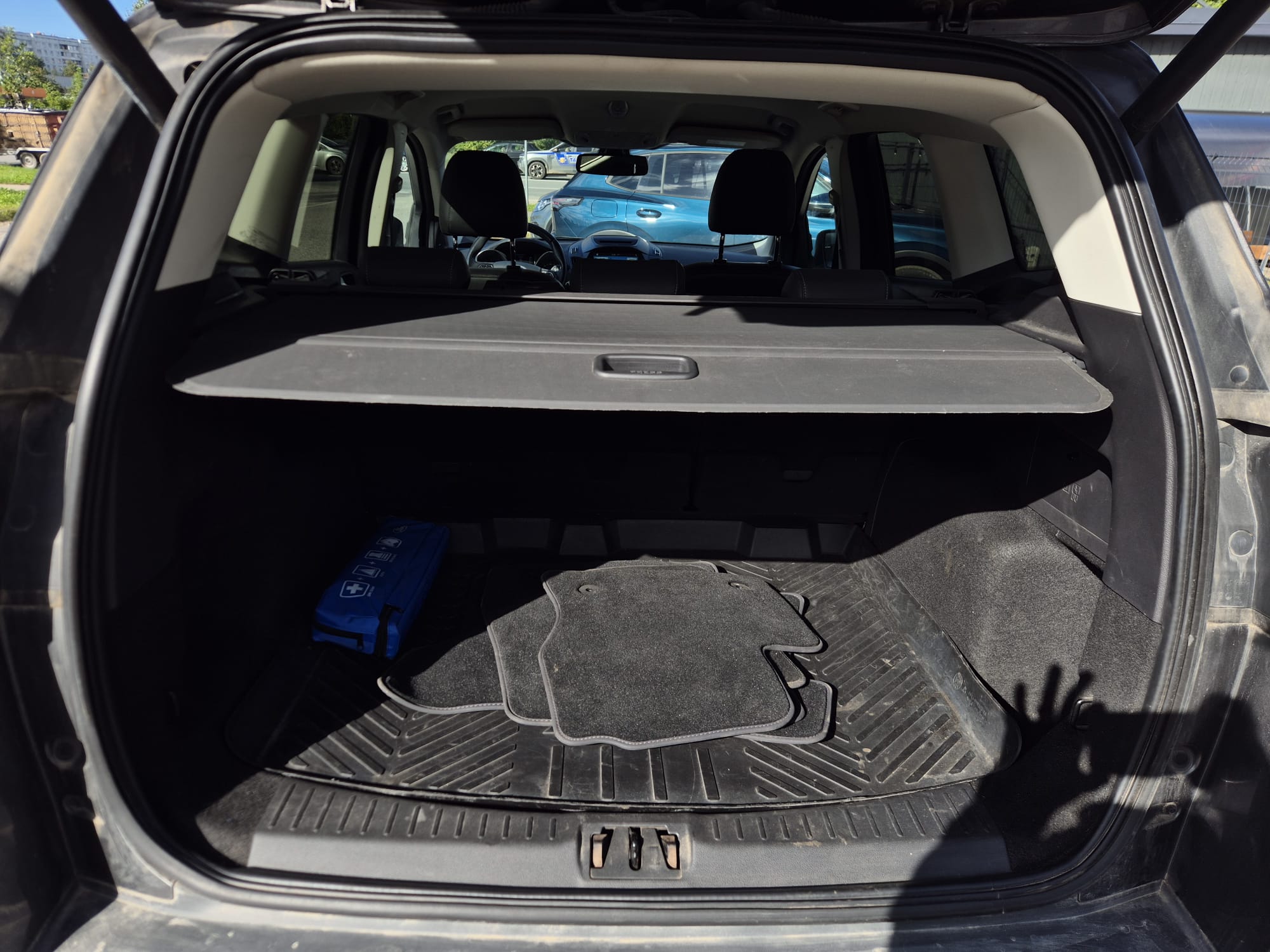 Car image 12