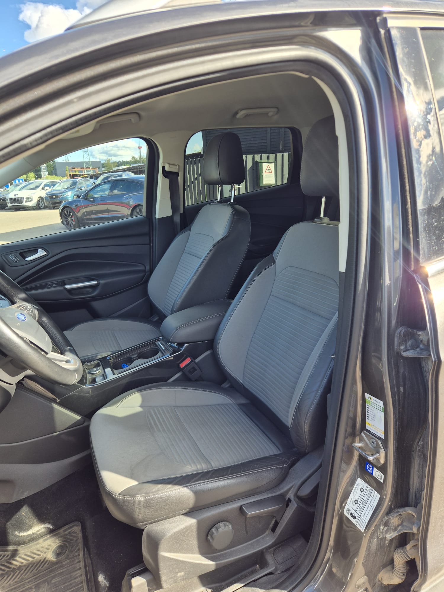 Car image 14