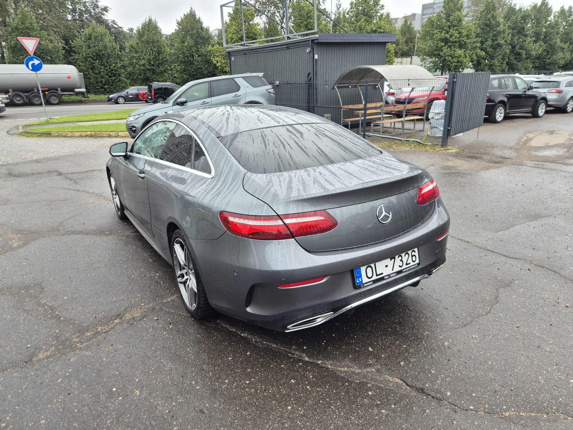 Car image 8