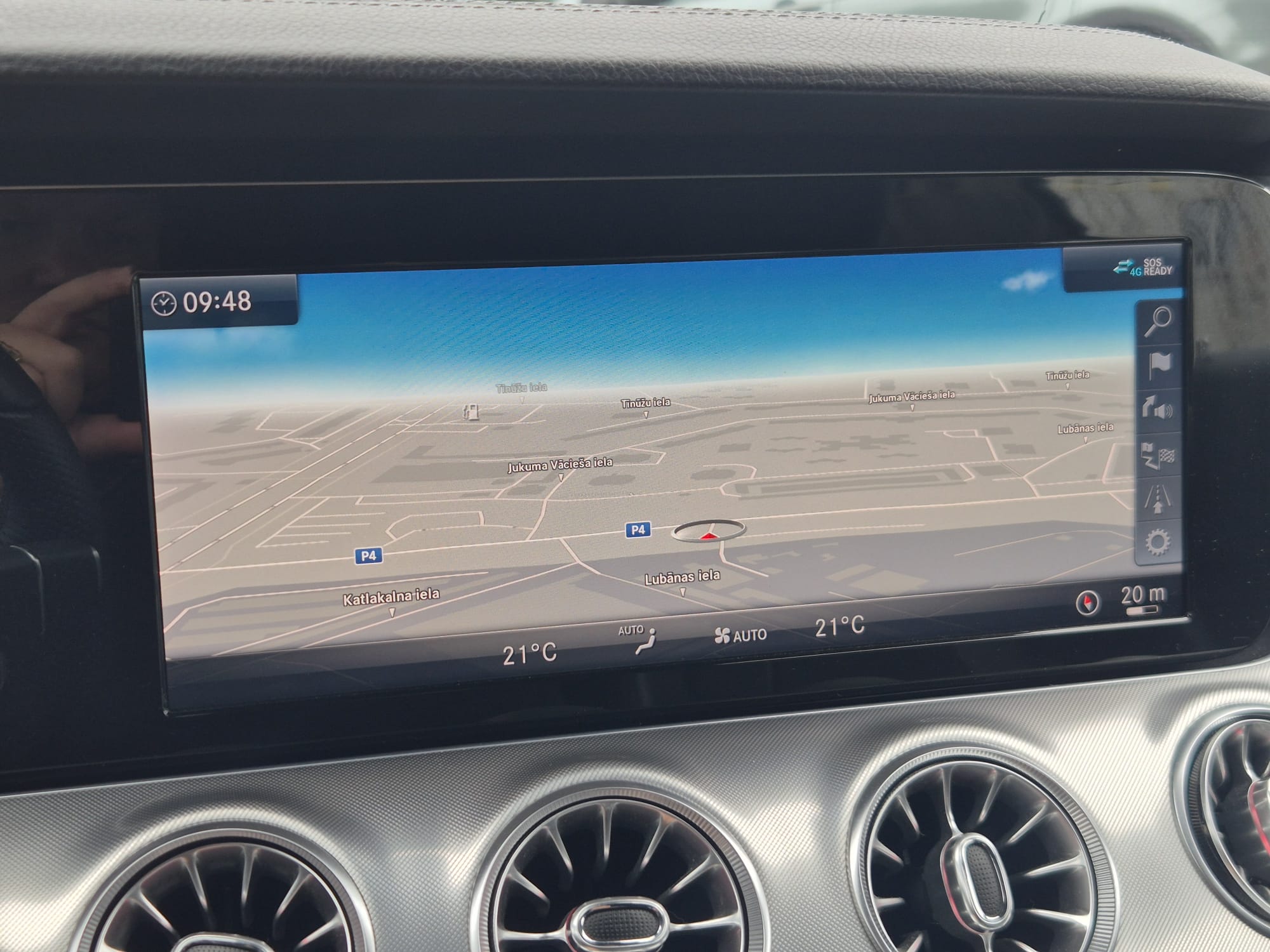 Car image 14