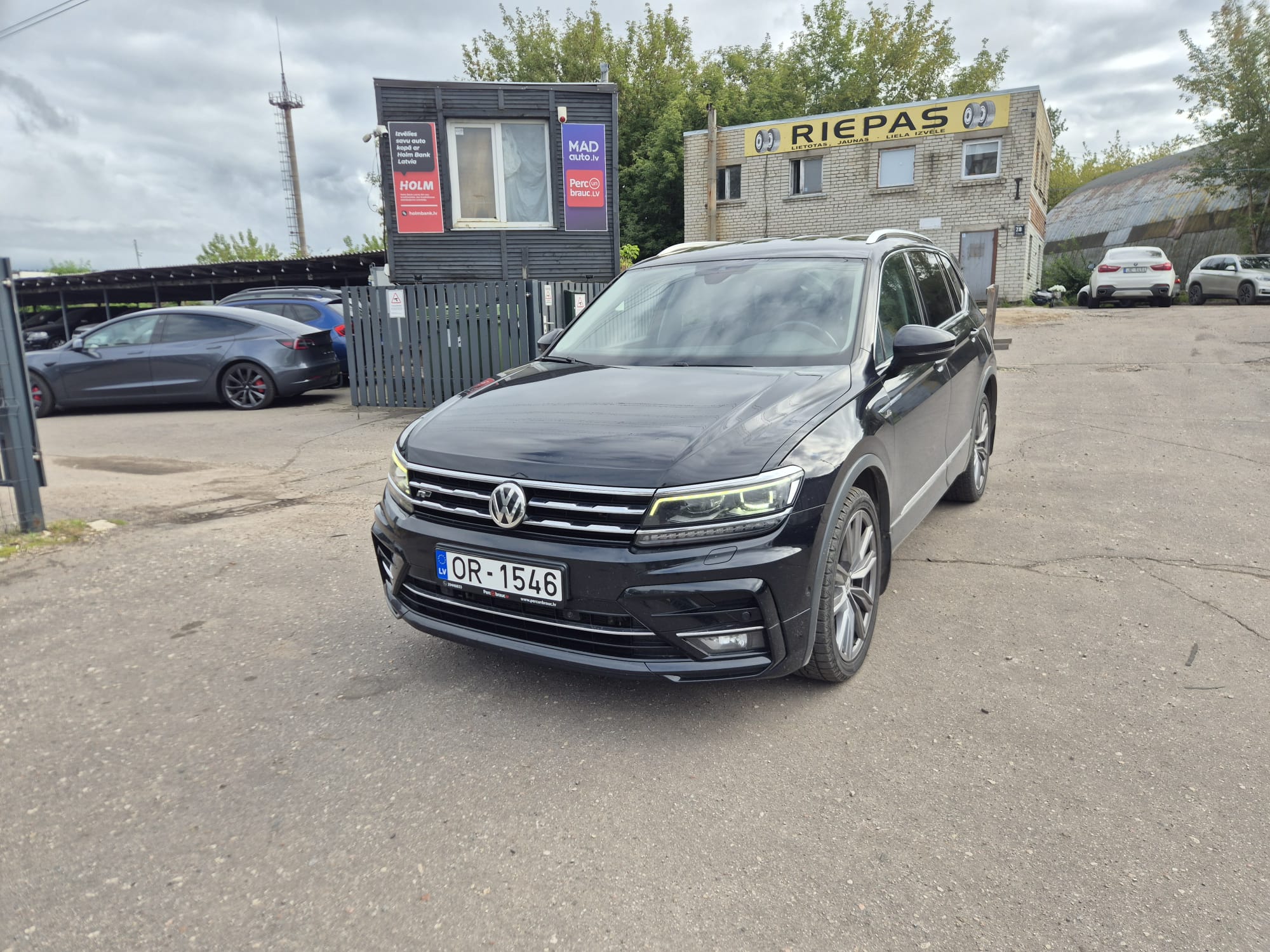 Car image 4
