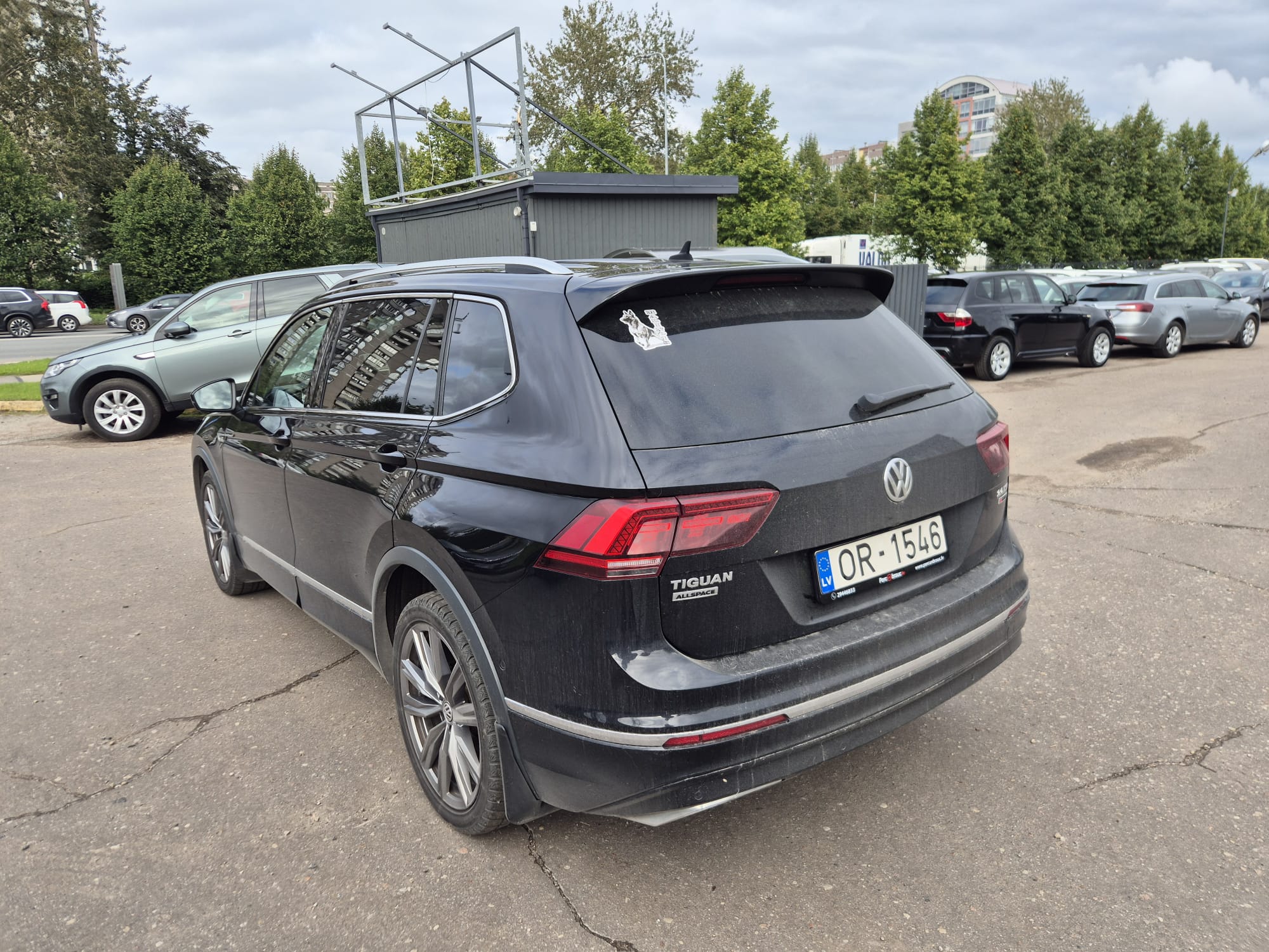 Car image 8