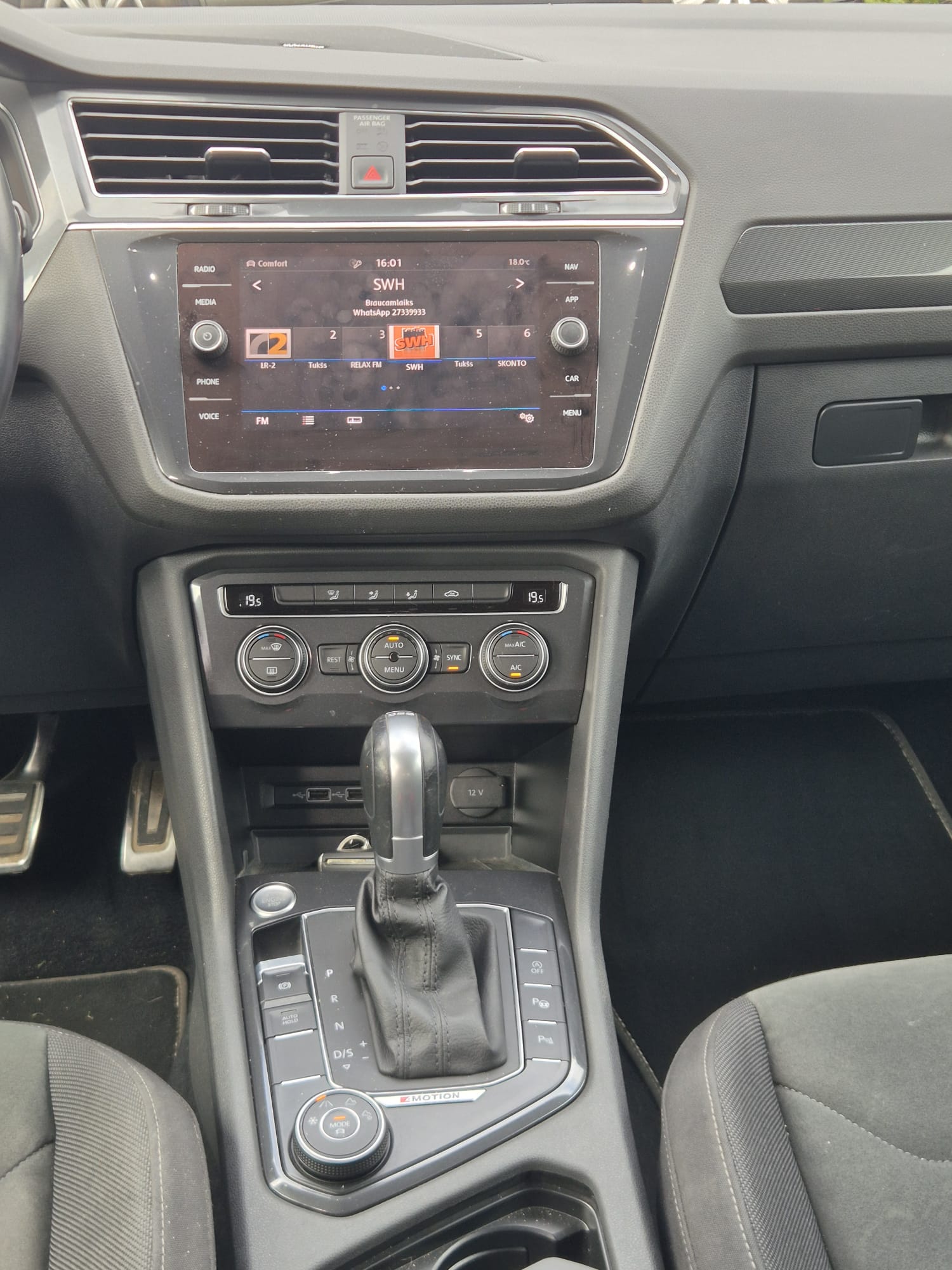Car image 11