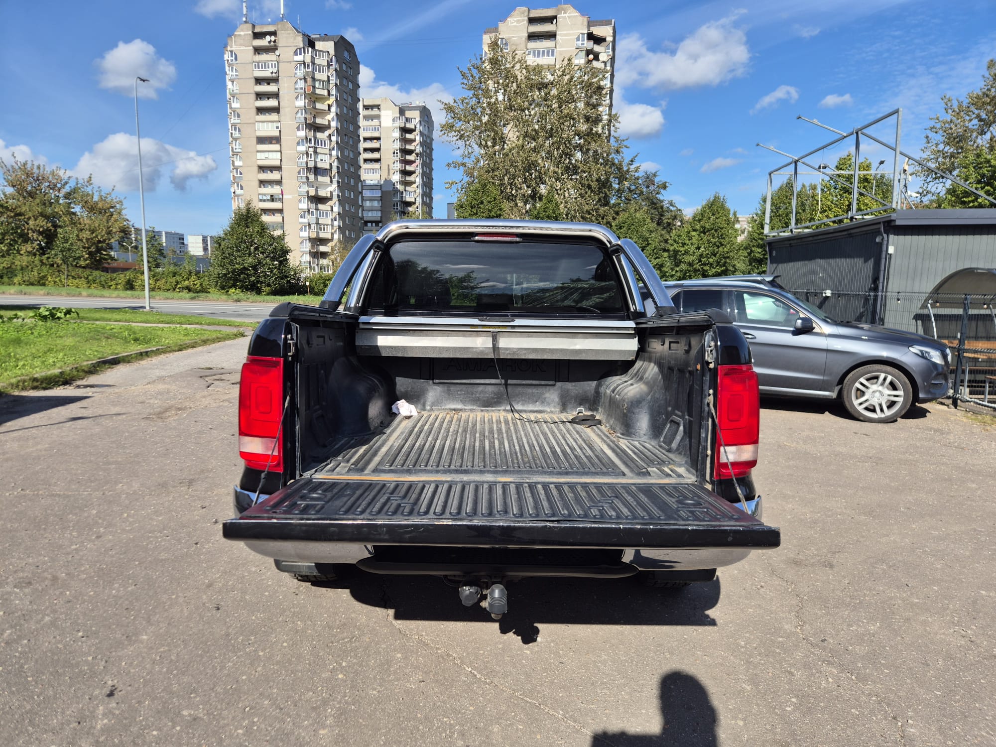 Car image 10