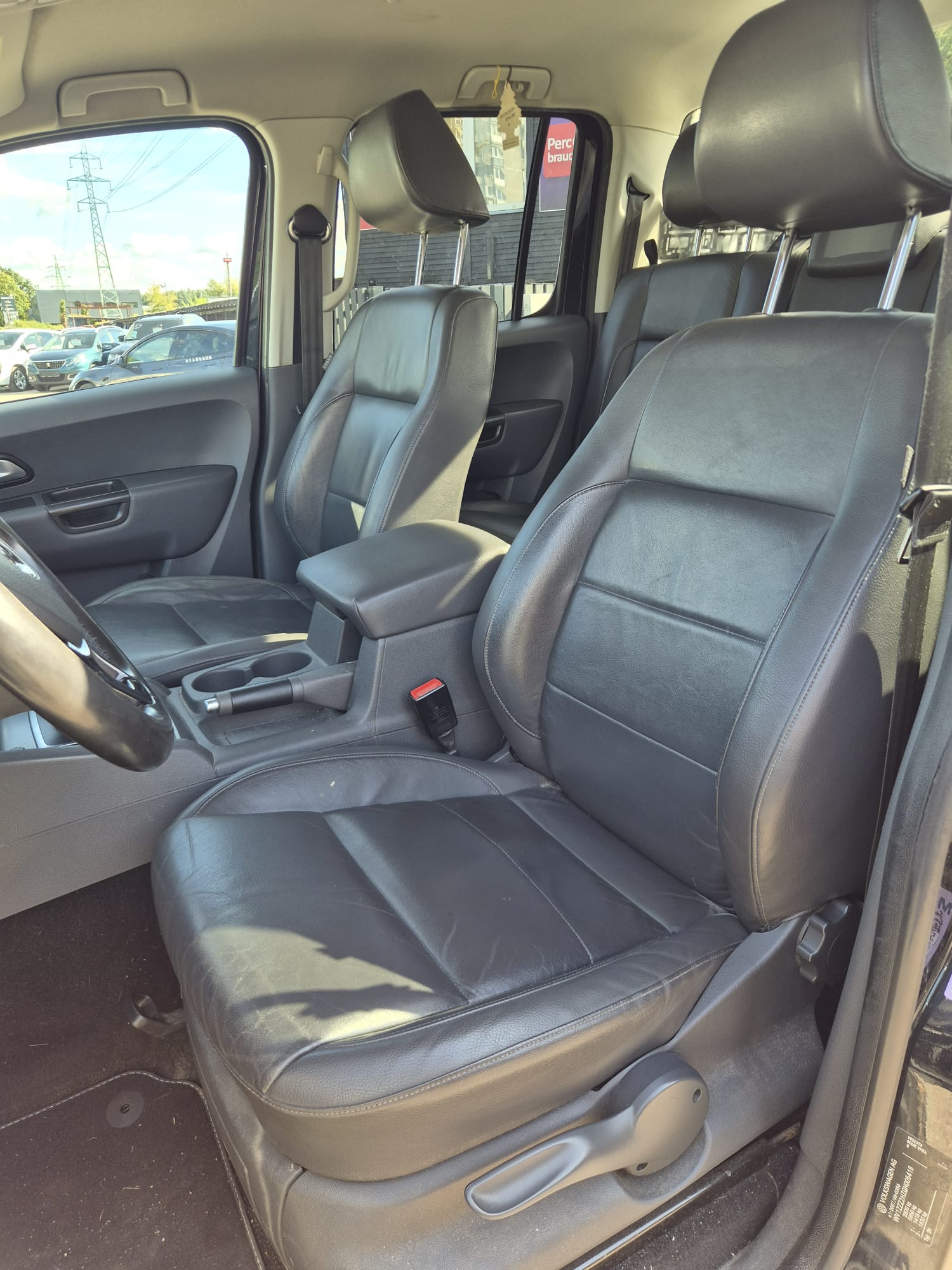 Car image 14