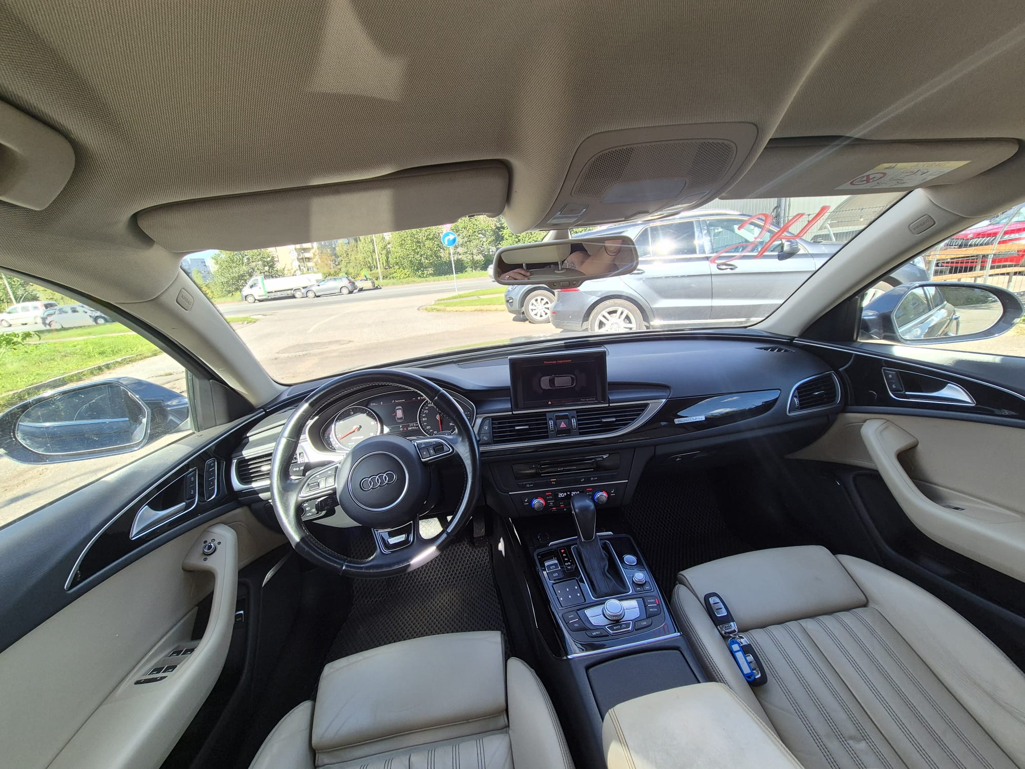 Car image 11