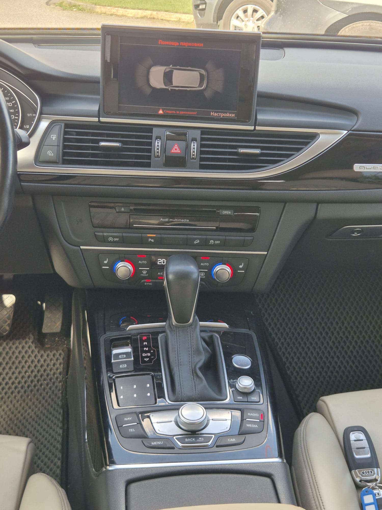 Car image 12