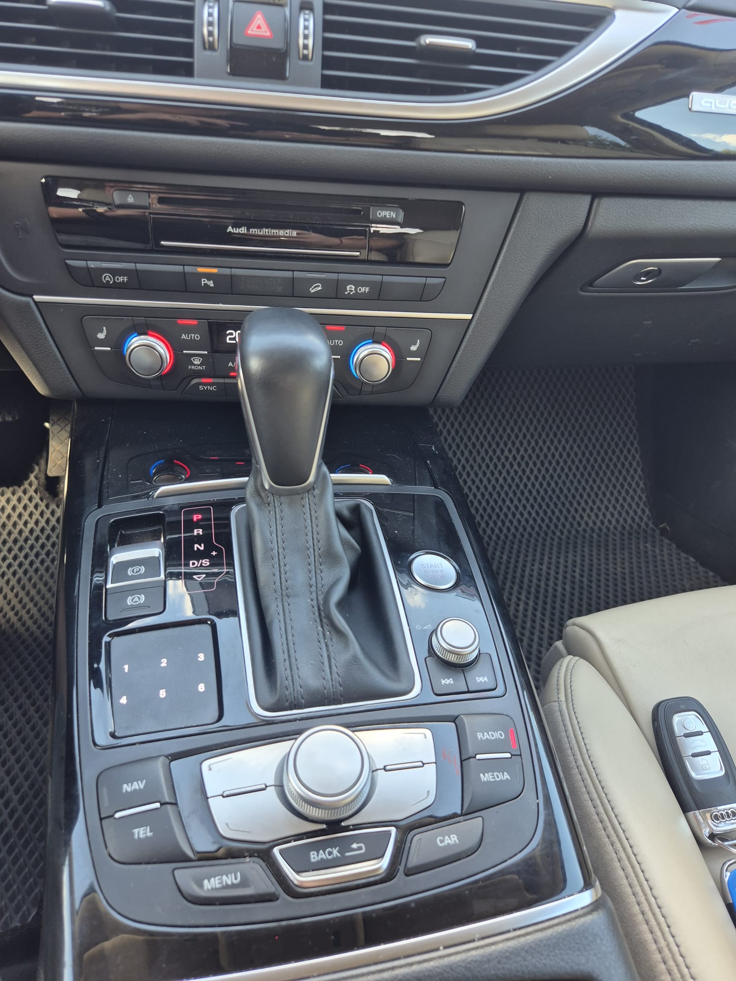 Car image 18