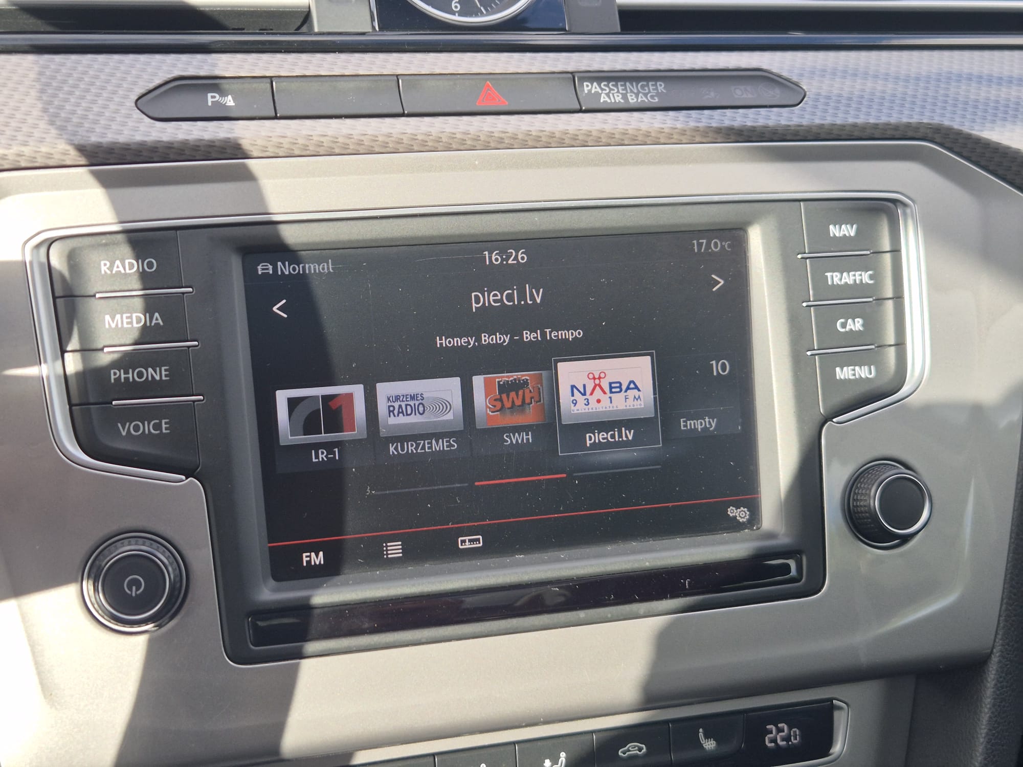 Car image 16