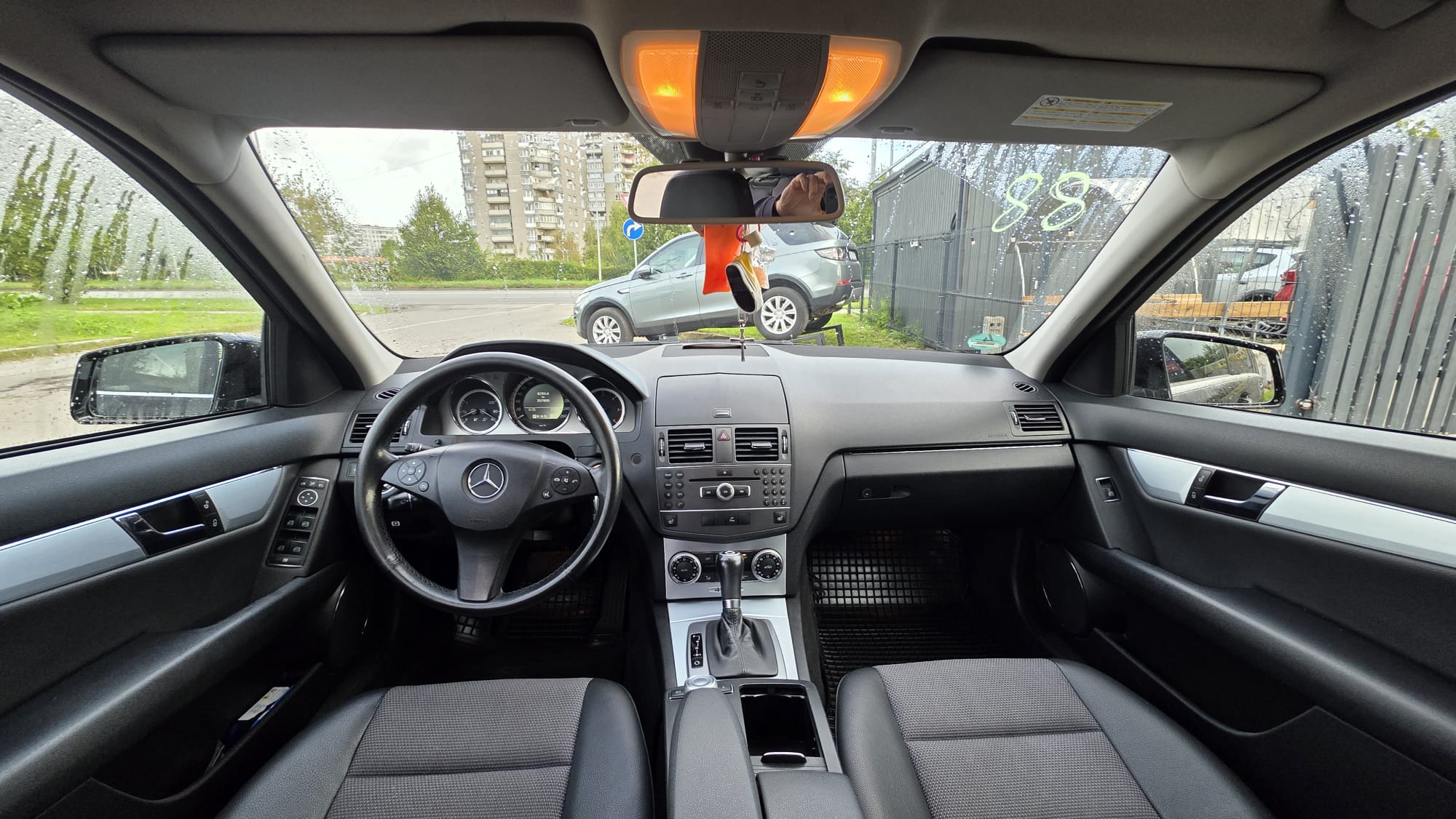 Car image 10