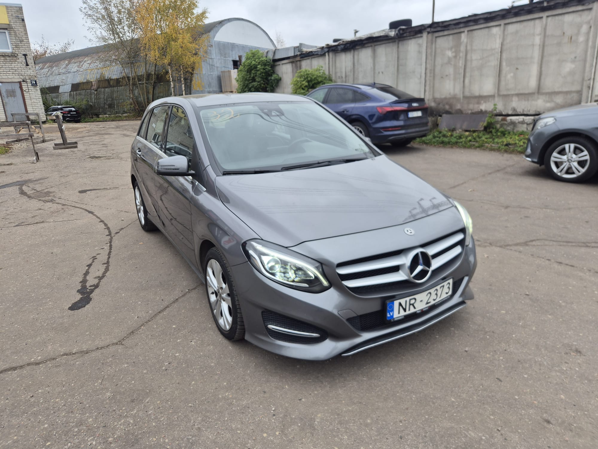 Mercedes B200
