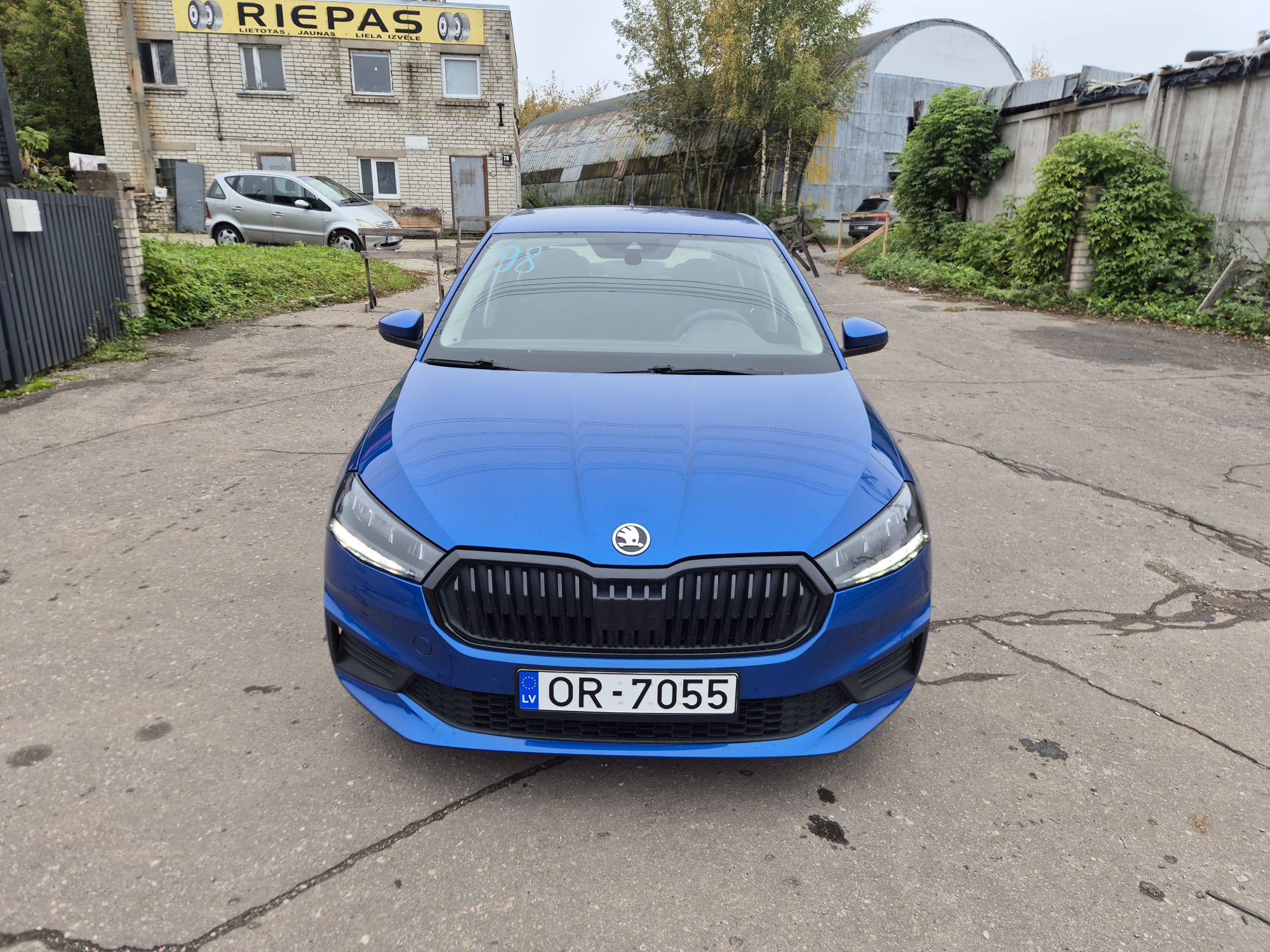 Car image 2