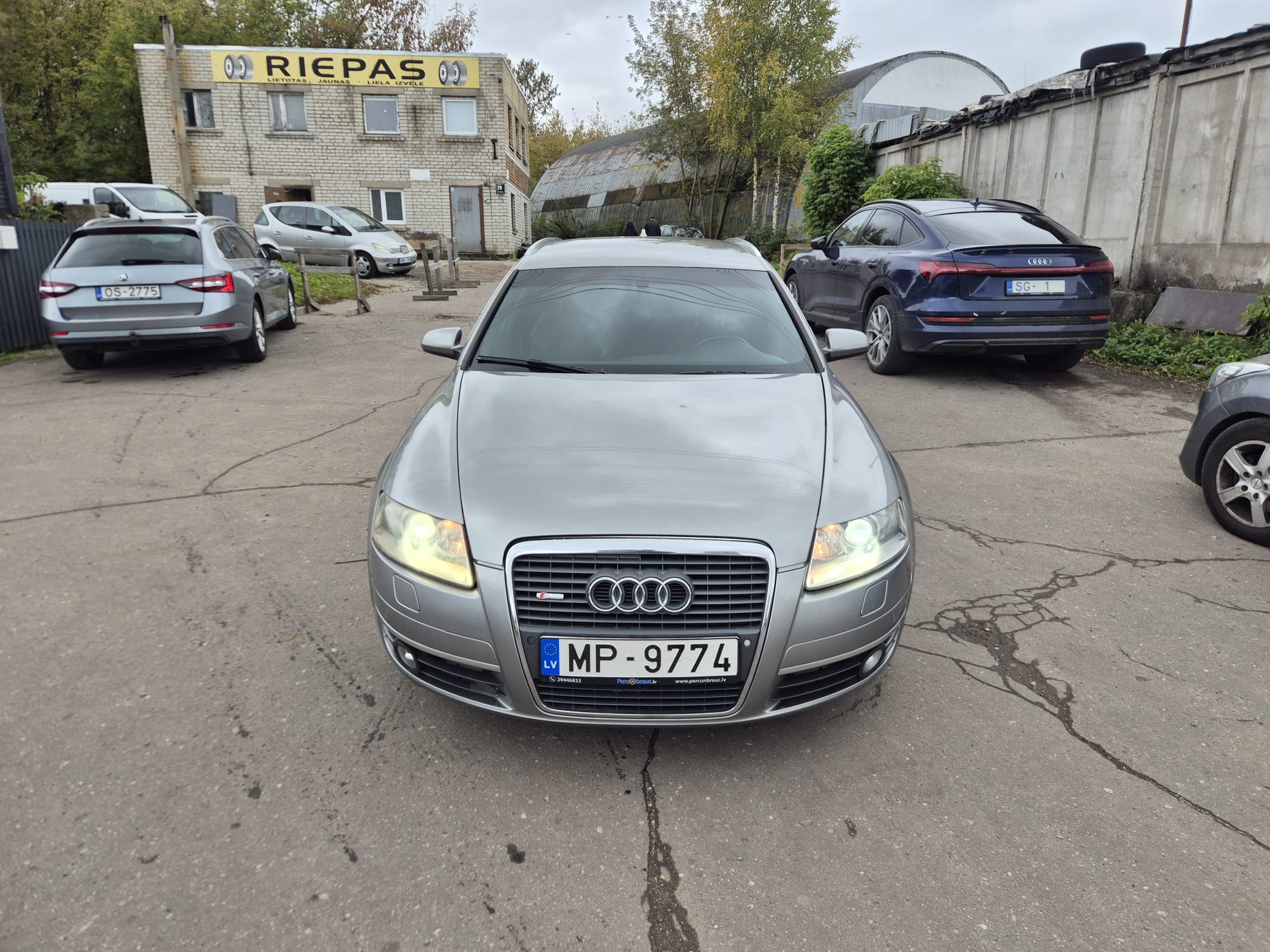 Car image 2