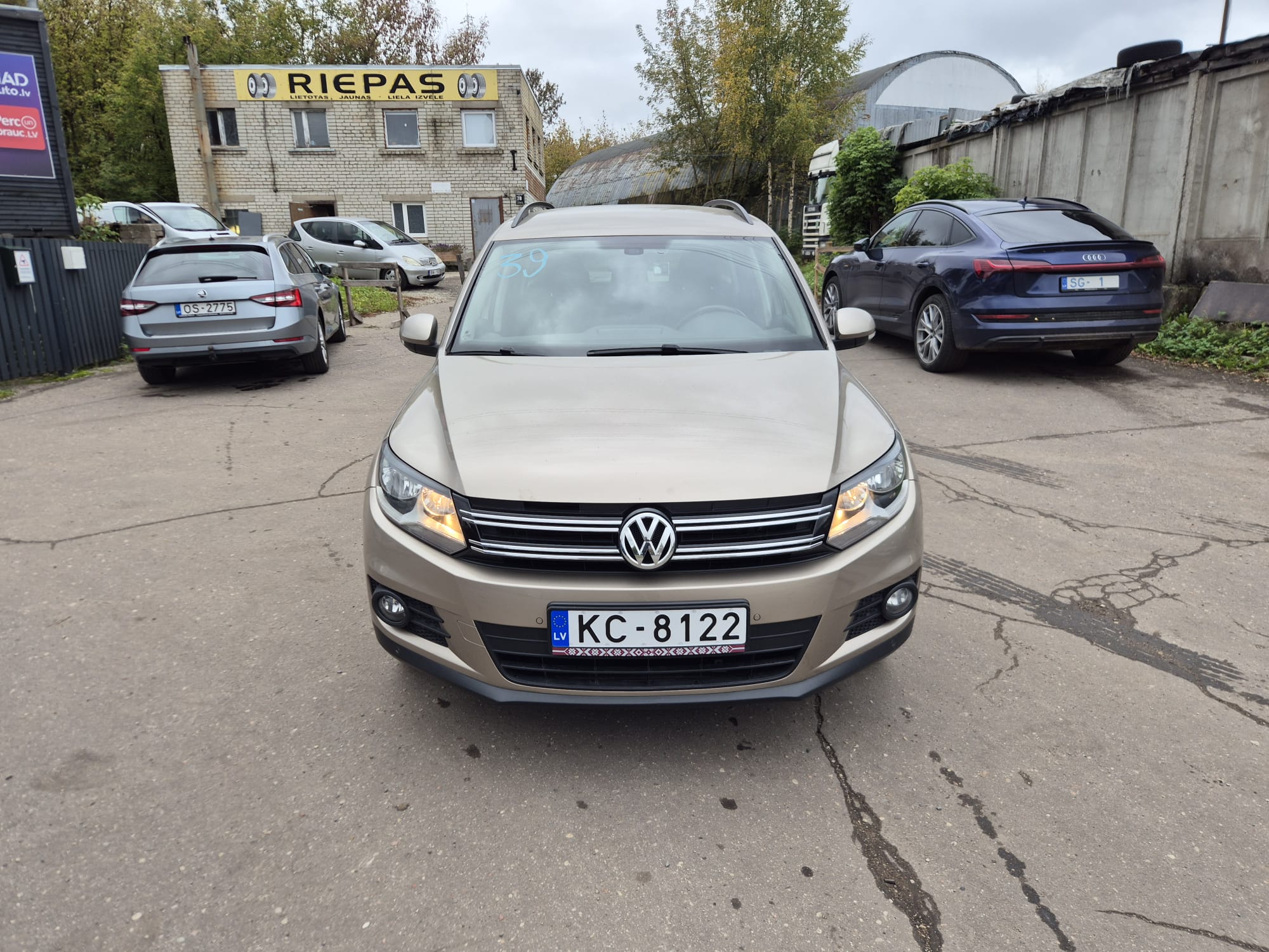Car image 2