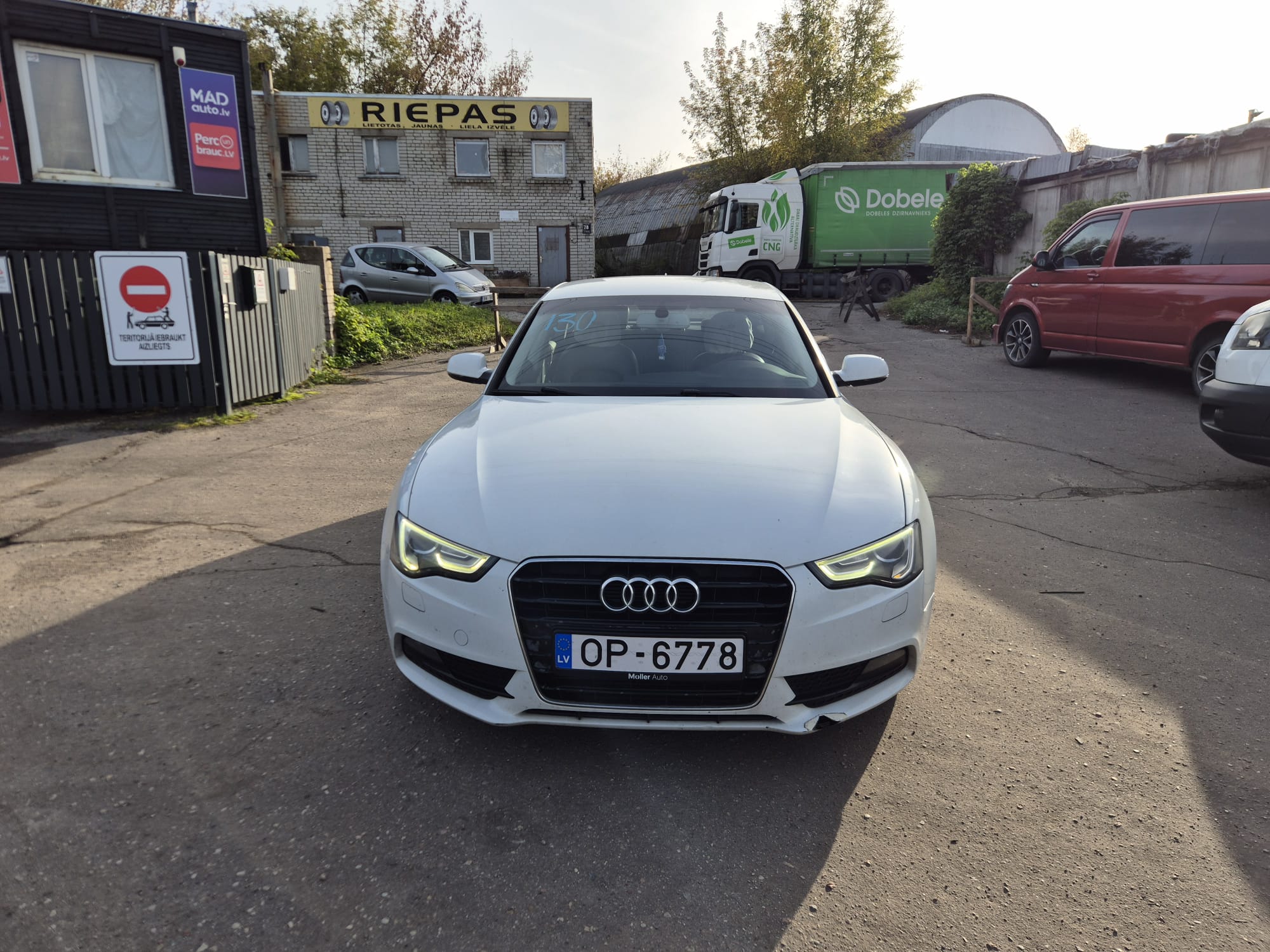 Car image 2
