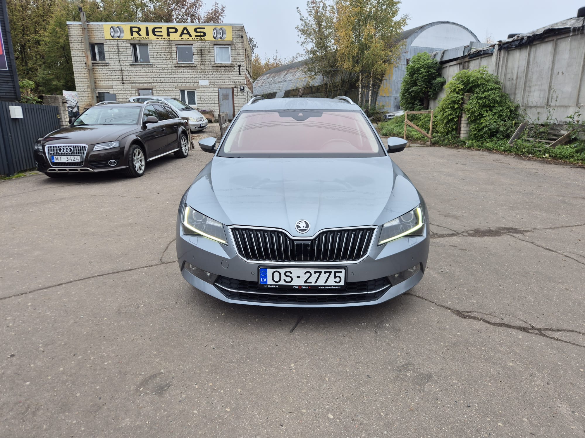 Car image 2