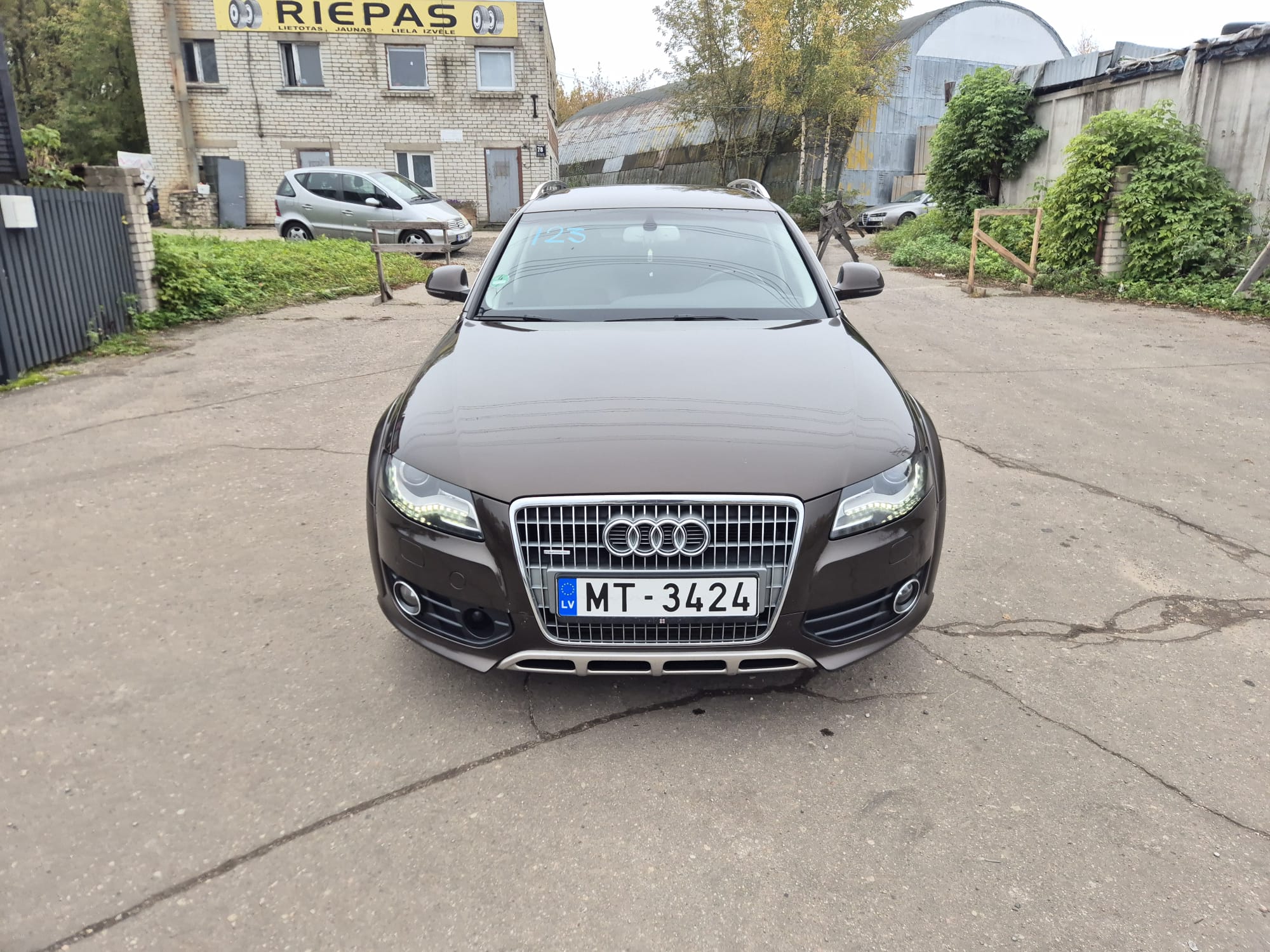Car image 2