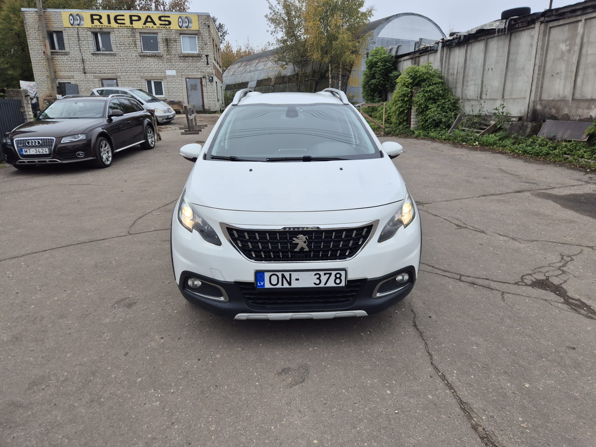 Car image 2