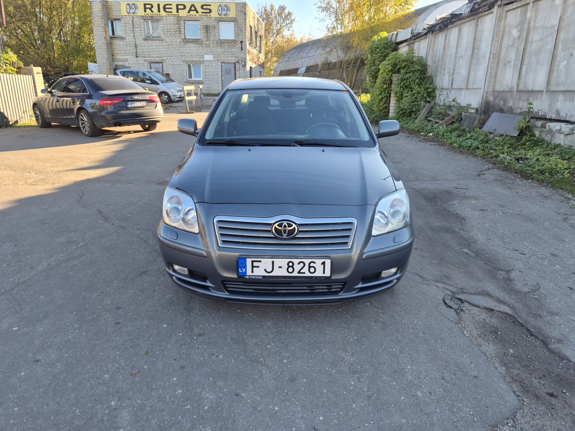 Car image 2
