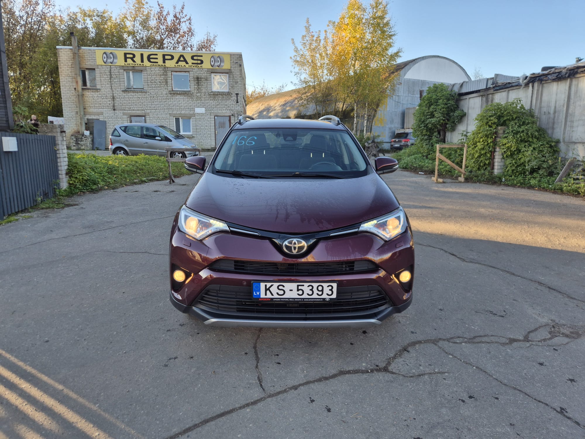 Car image 2