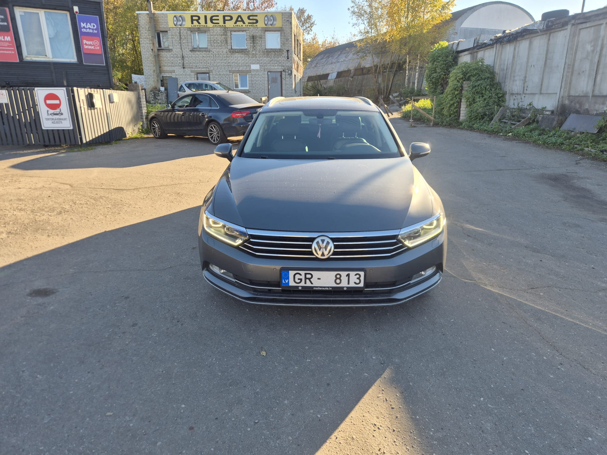 Car image 2