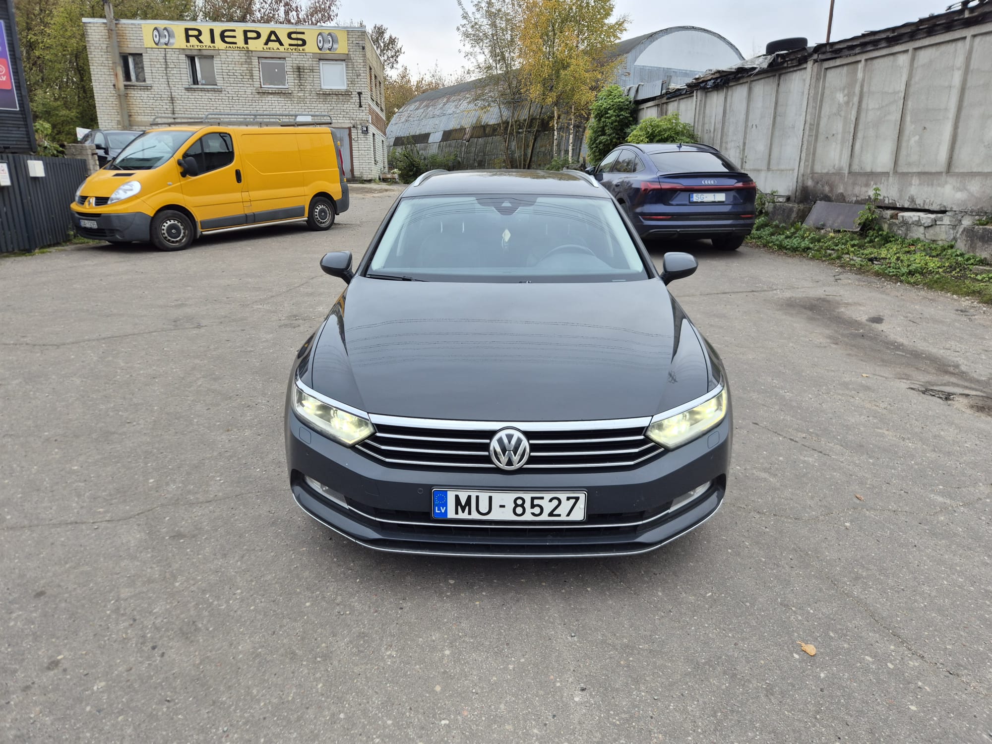 Car image 2