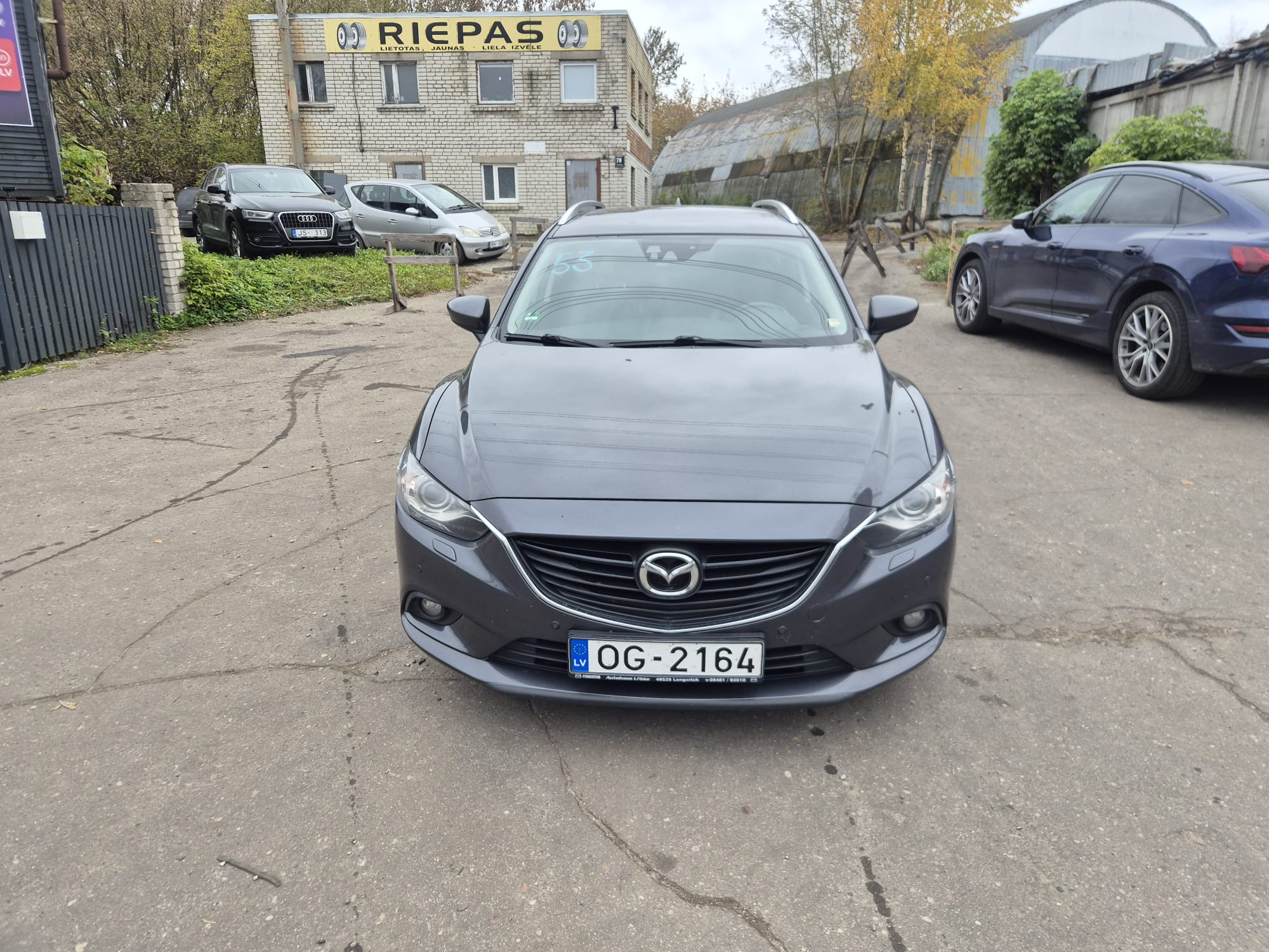 Car image 2