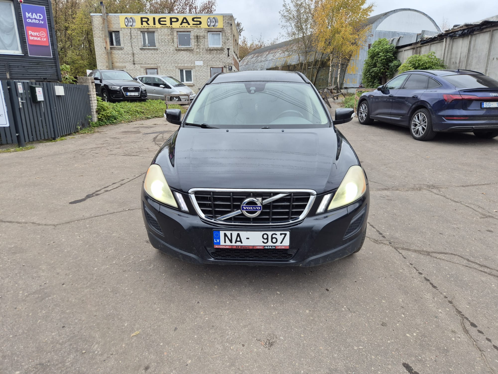 Car image 2