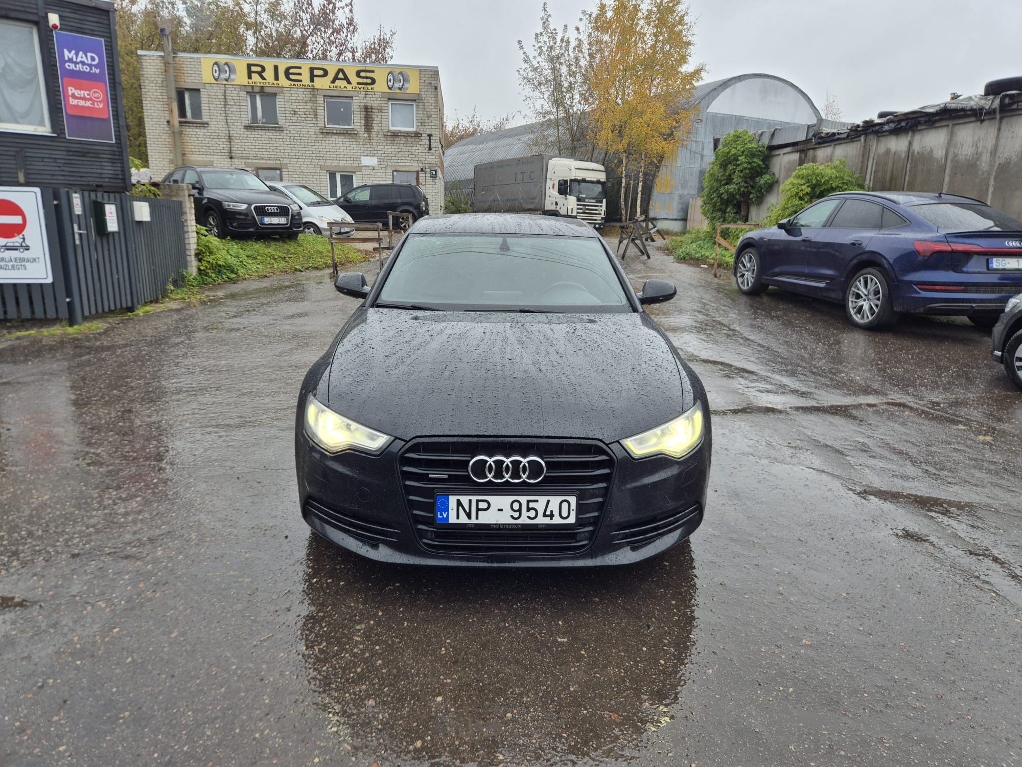 Car image 2