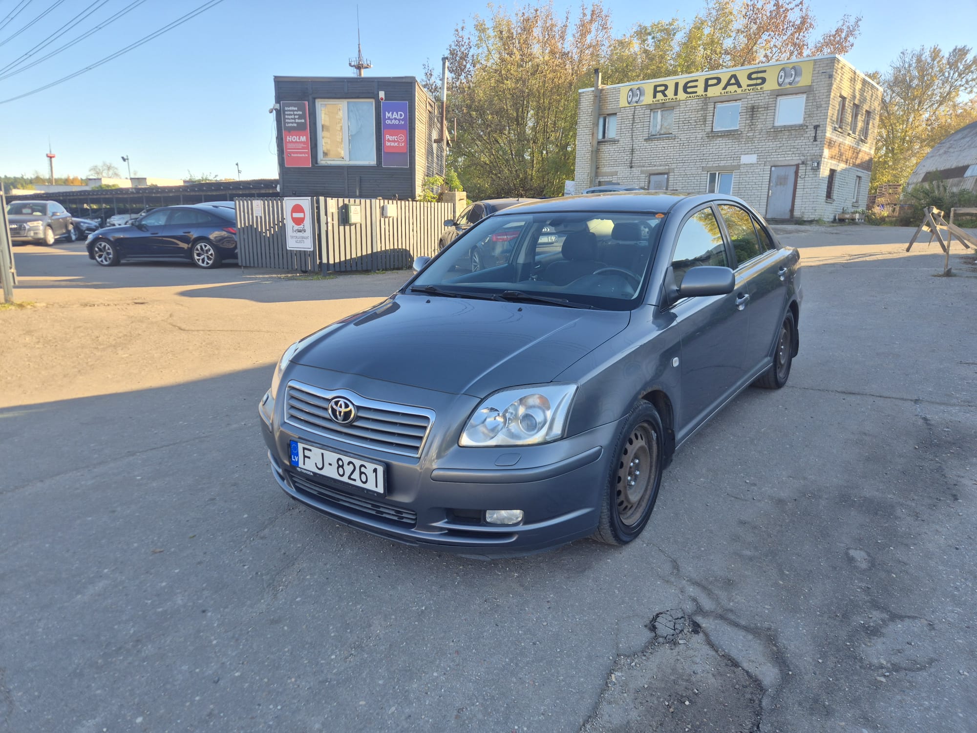 Car image 3